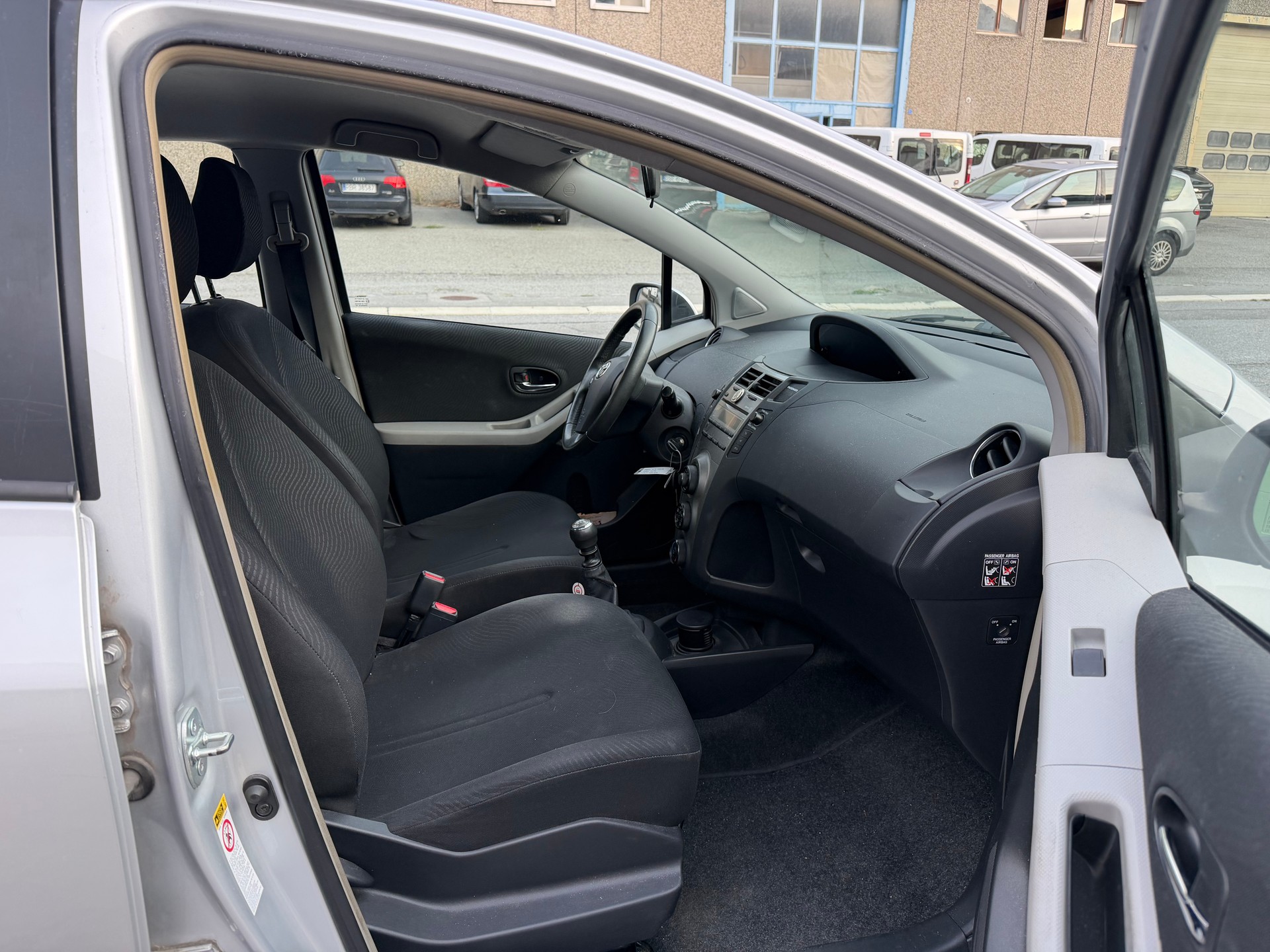 TOYOTA Yaris 1.33 Linea Sol-image-4