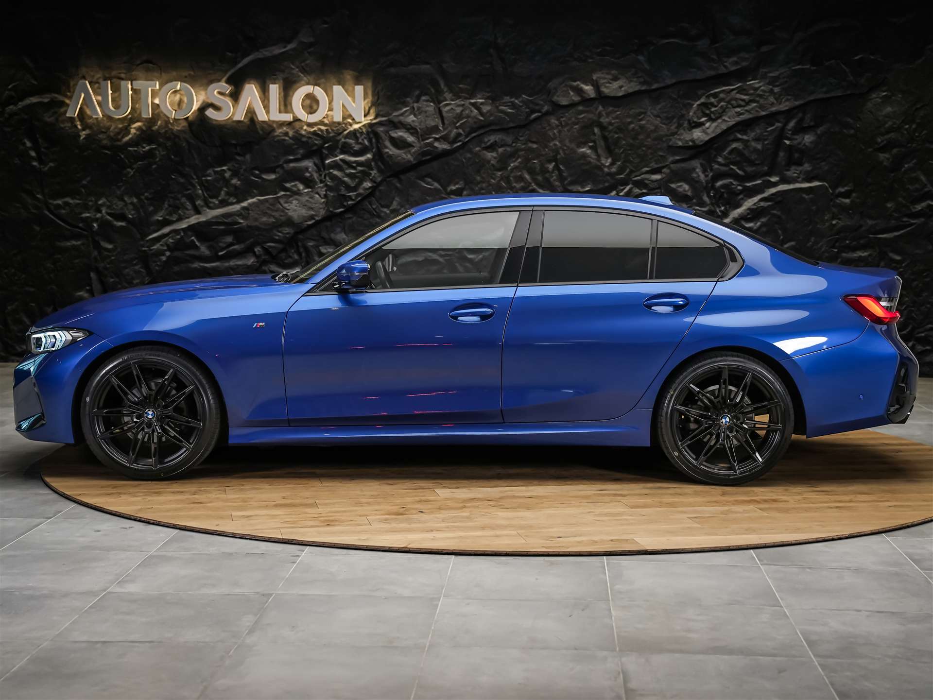 BMW 320i xDrive Steptronic M Sport Pro *Facelift*20" Felgen*Abstandsregler*Head-Up*-image-2