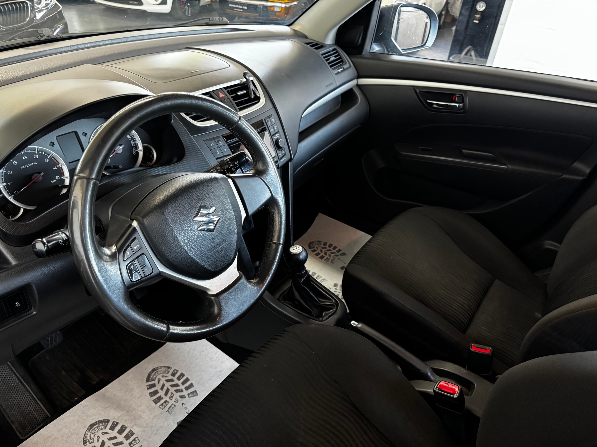 SUZUKI Swift 1.2i 16V GL Top-image-12