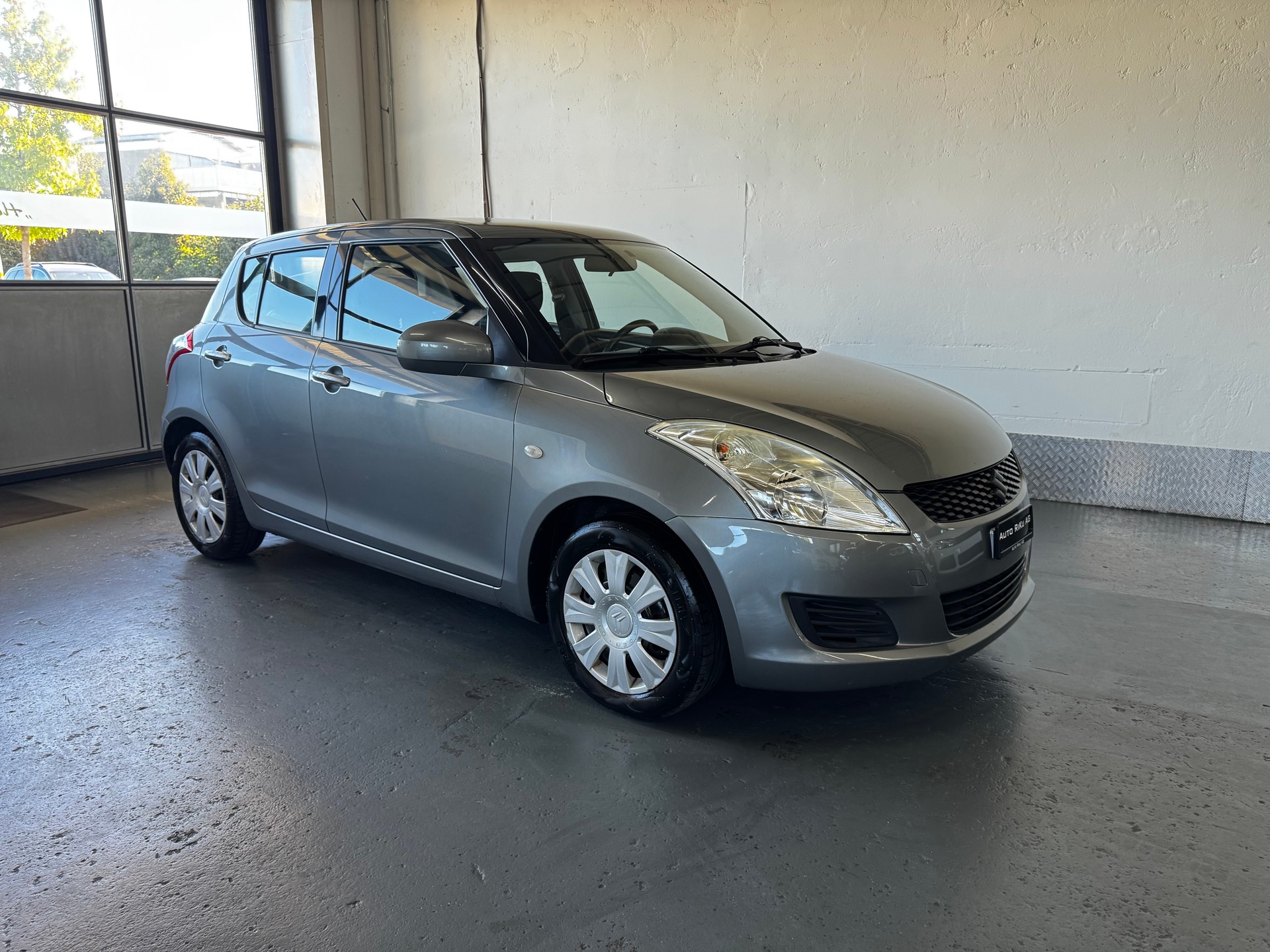SUZUKI Swift 1.2i 16V GL Top-image-1