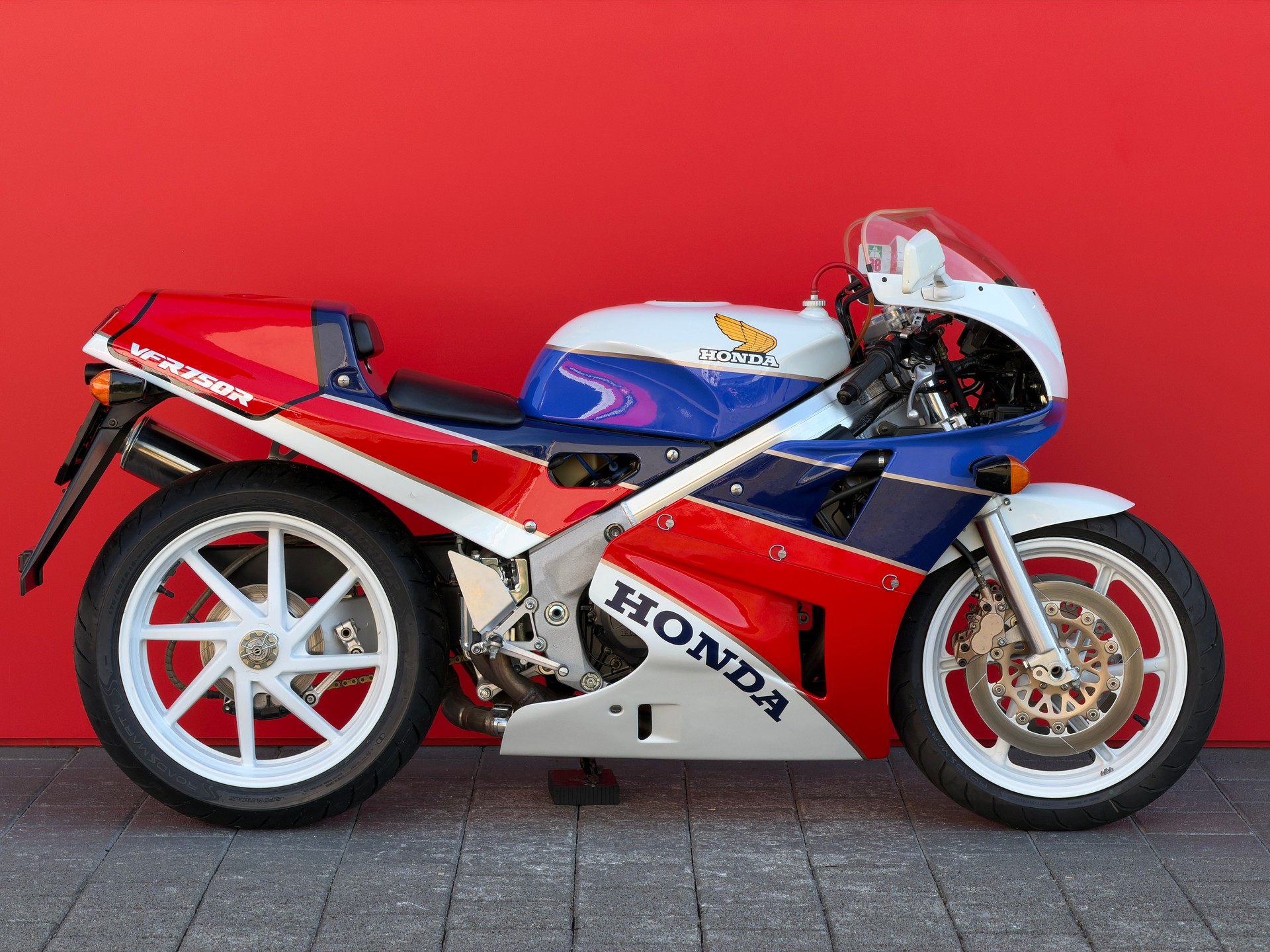 HONDA VFR 750 R (RC30)
