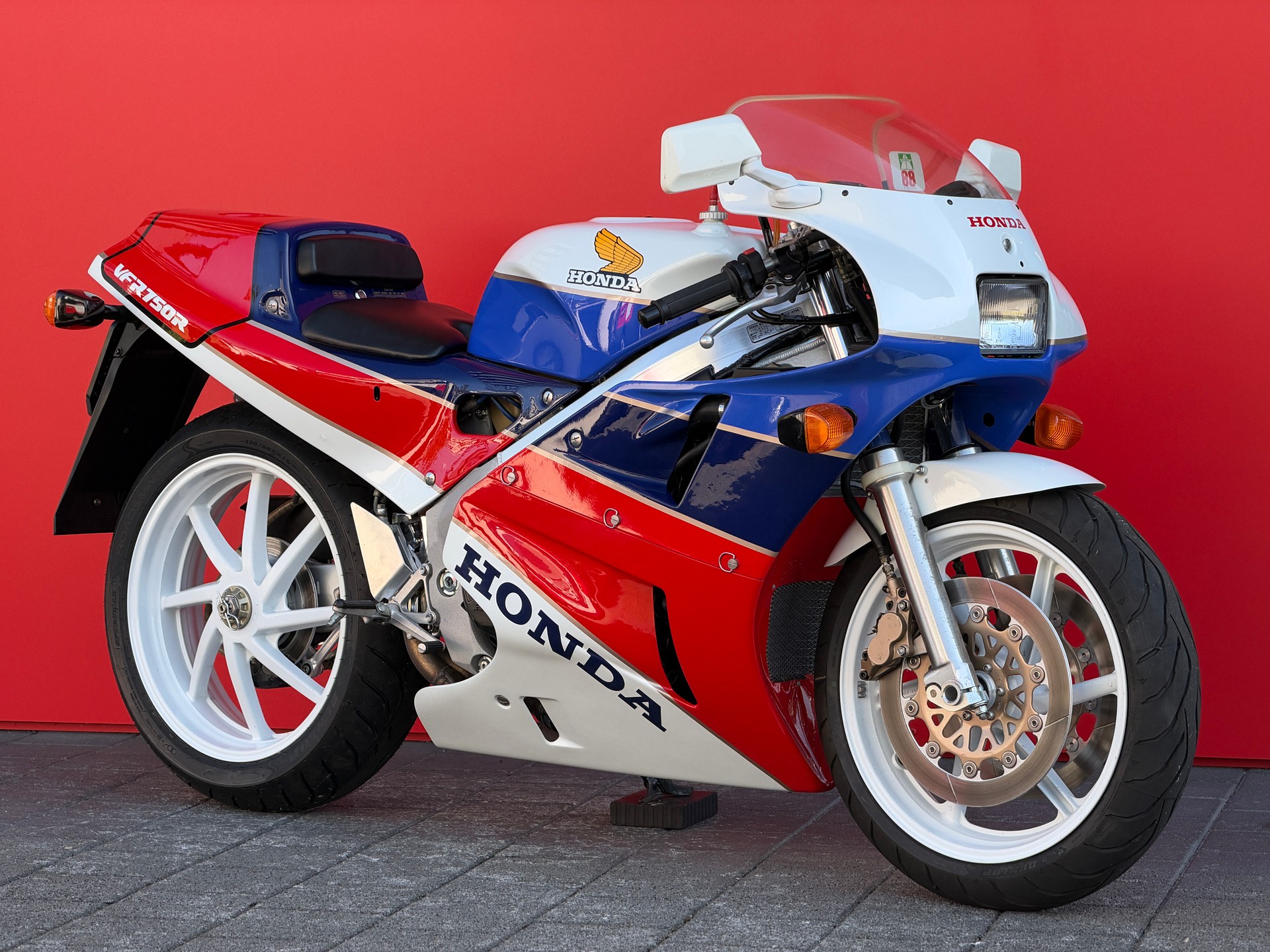 HONDA VFR 750 R (RC30)-showroom-element-1