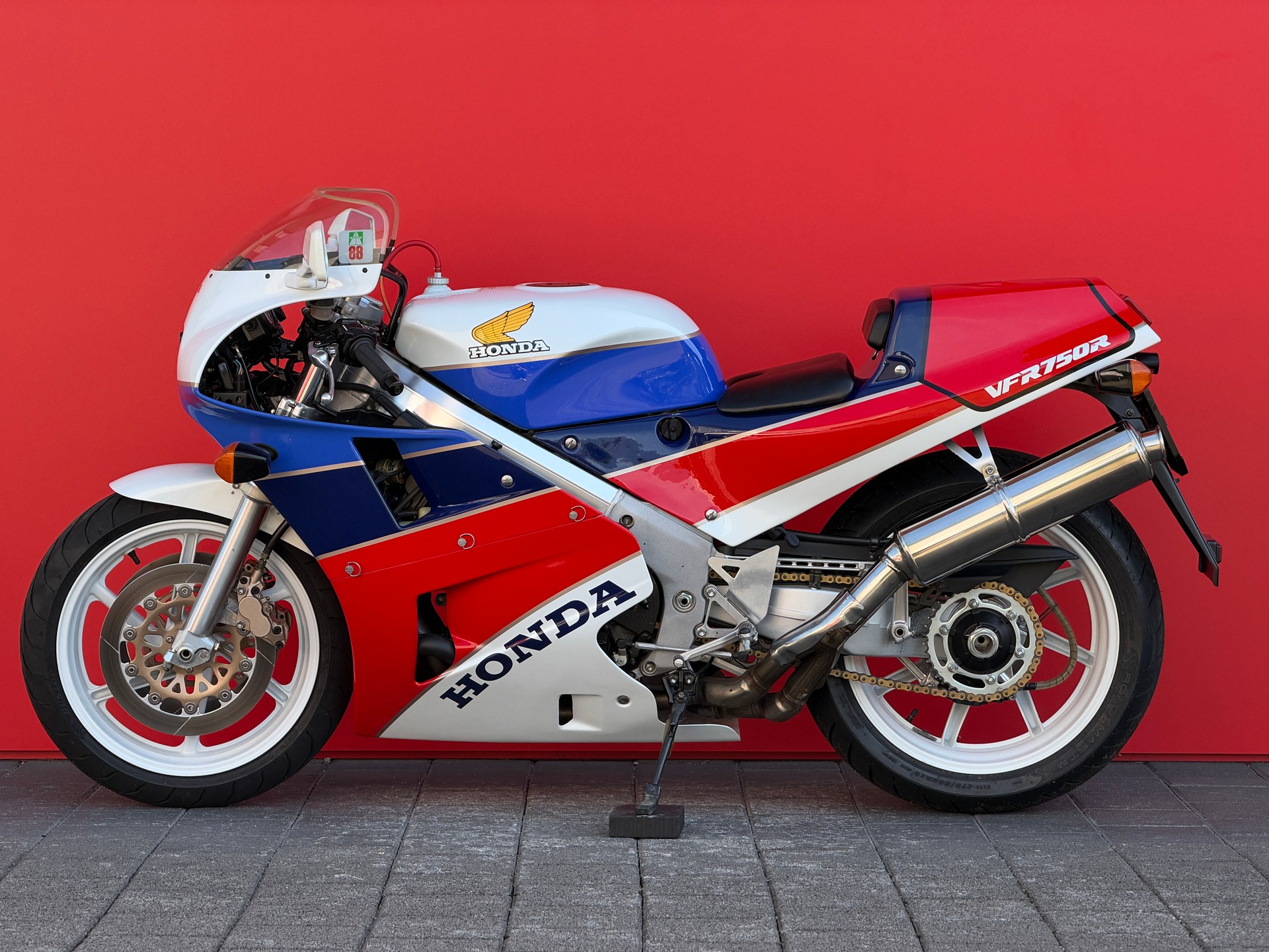 HONDA VFR 750 R (RC30)-showroom-element-2