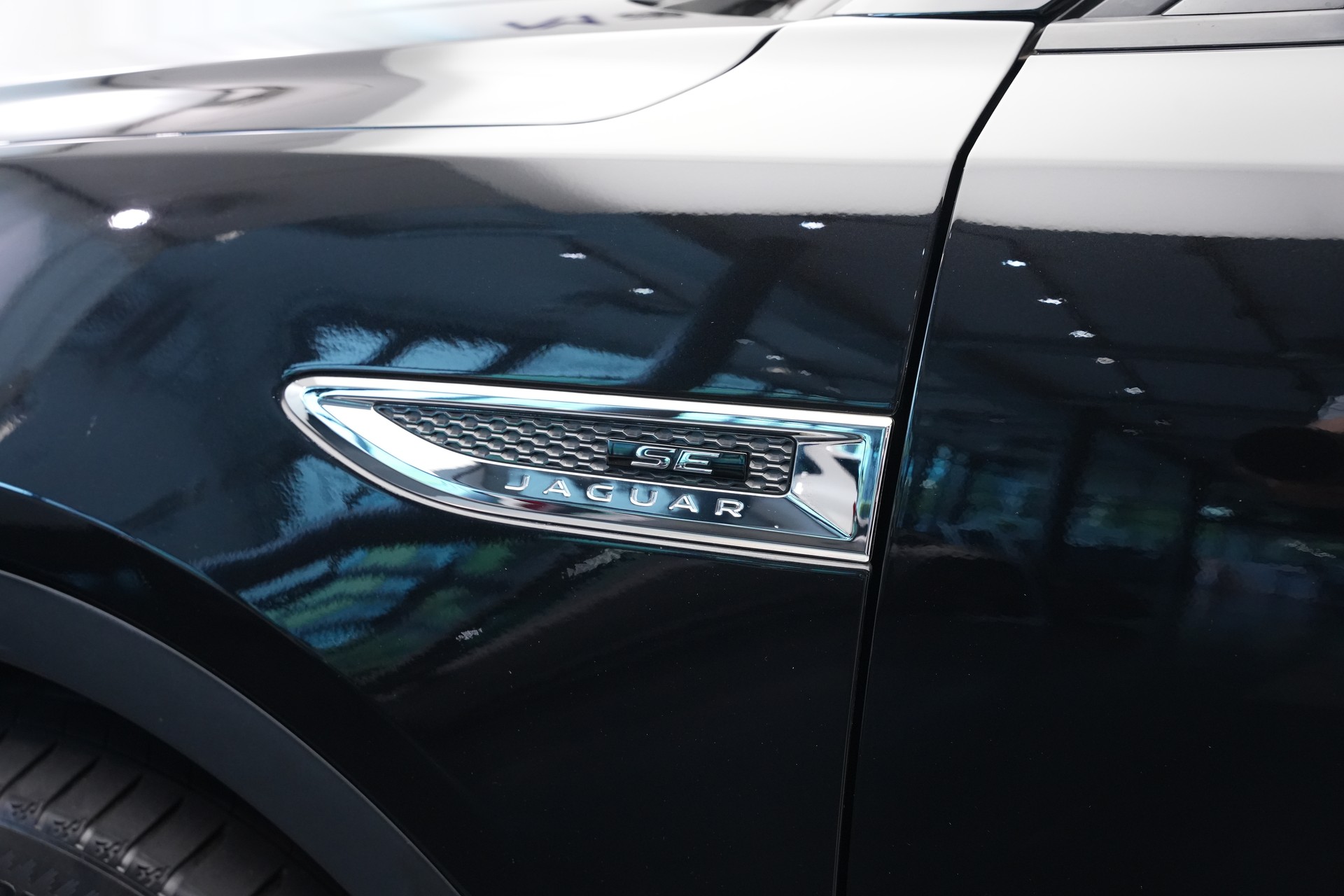 JAGUAR E-Pace 2.0 P250 R-Dynamic SE AWD Automatik-image-39