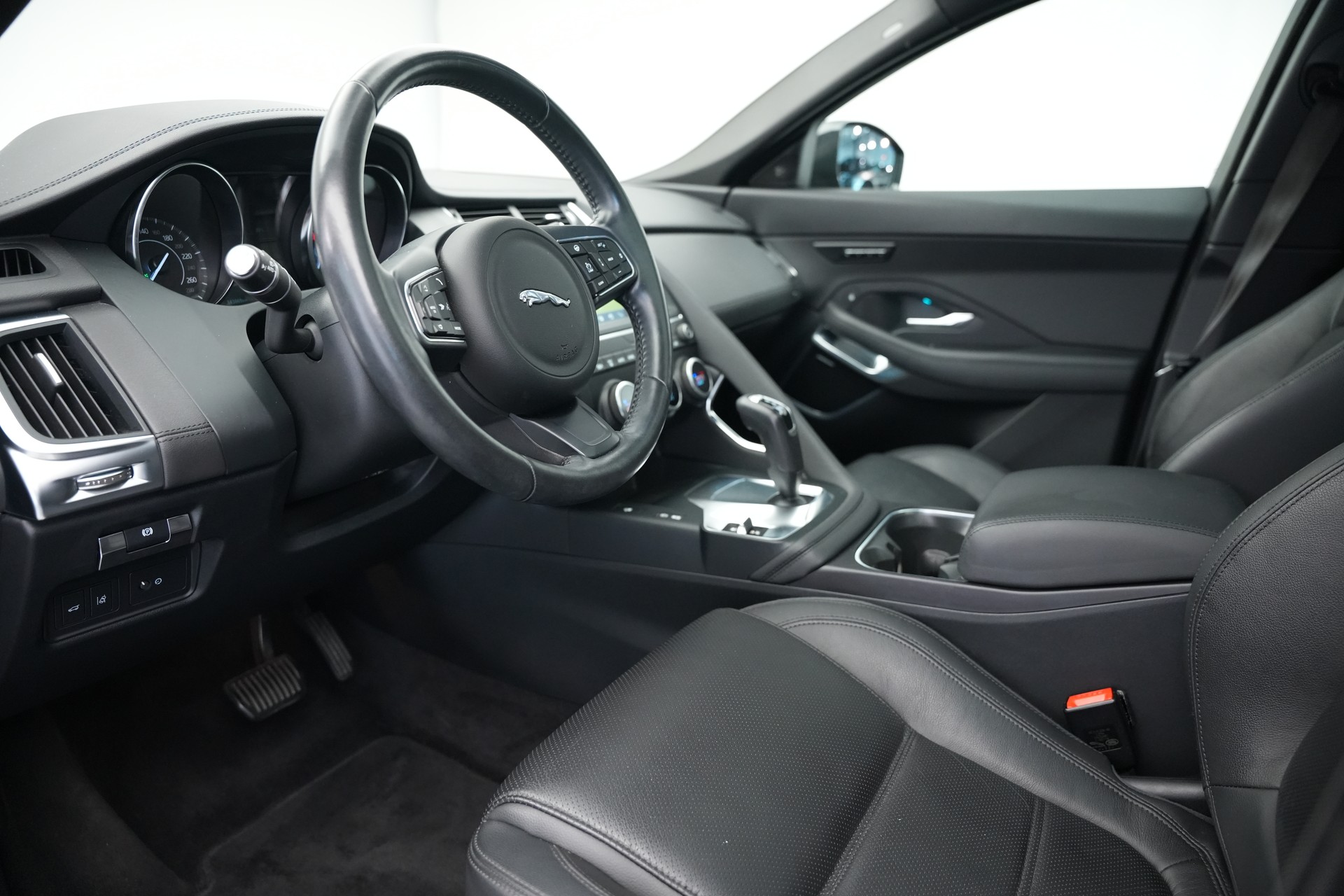 JAGUAR E-Pace 2.0 P250 R-Dynamic SE AWD Automatik-image-9