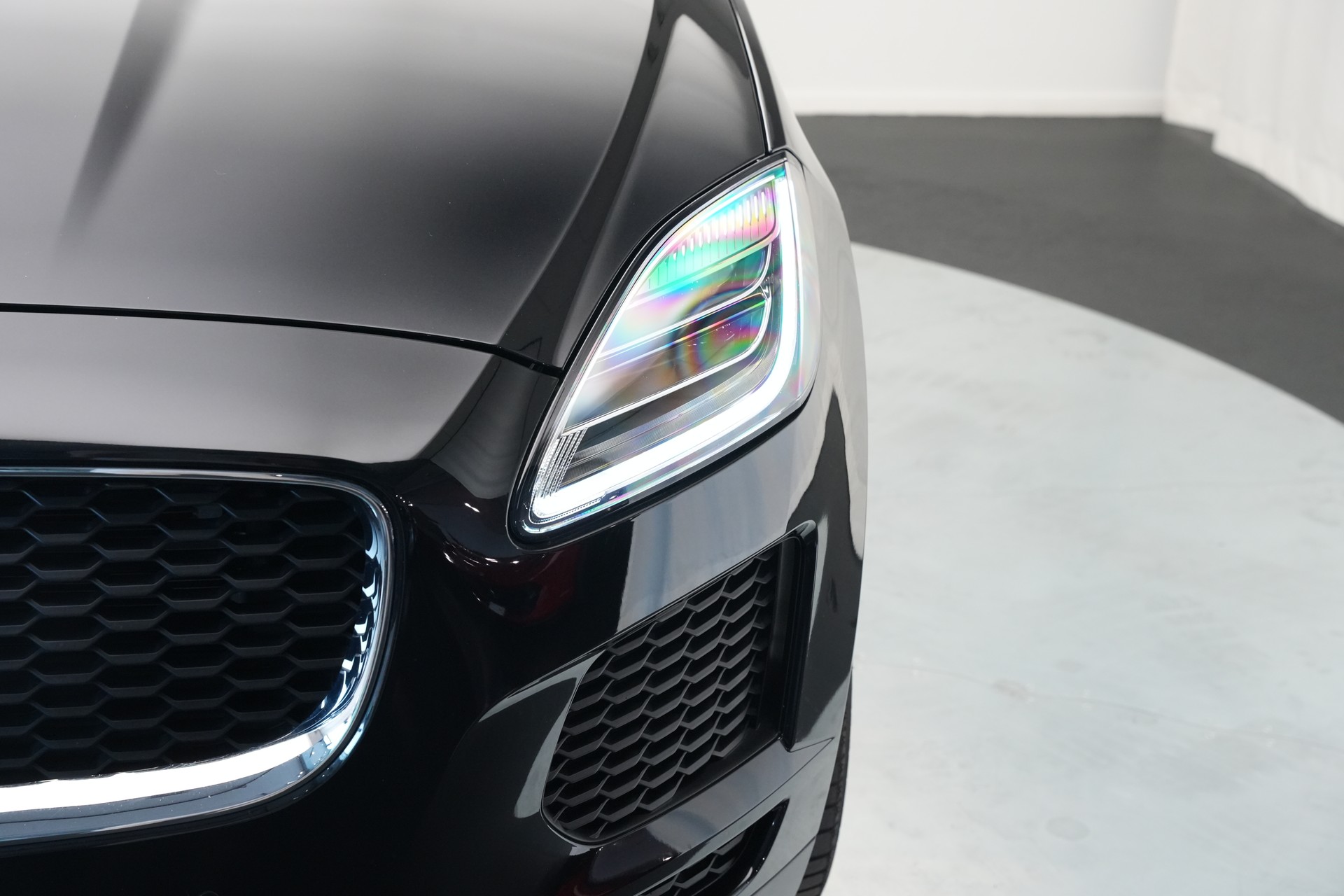 JAGUAR E-Pace 2.0 P250 R-Dynamic SE AWD Automatik-image-41