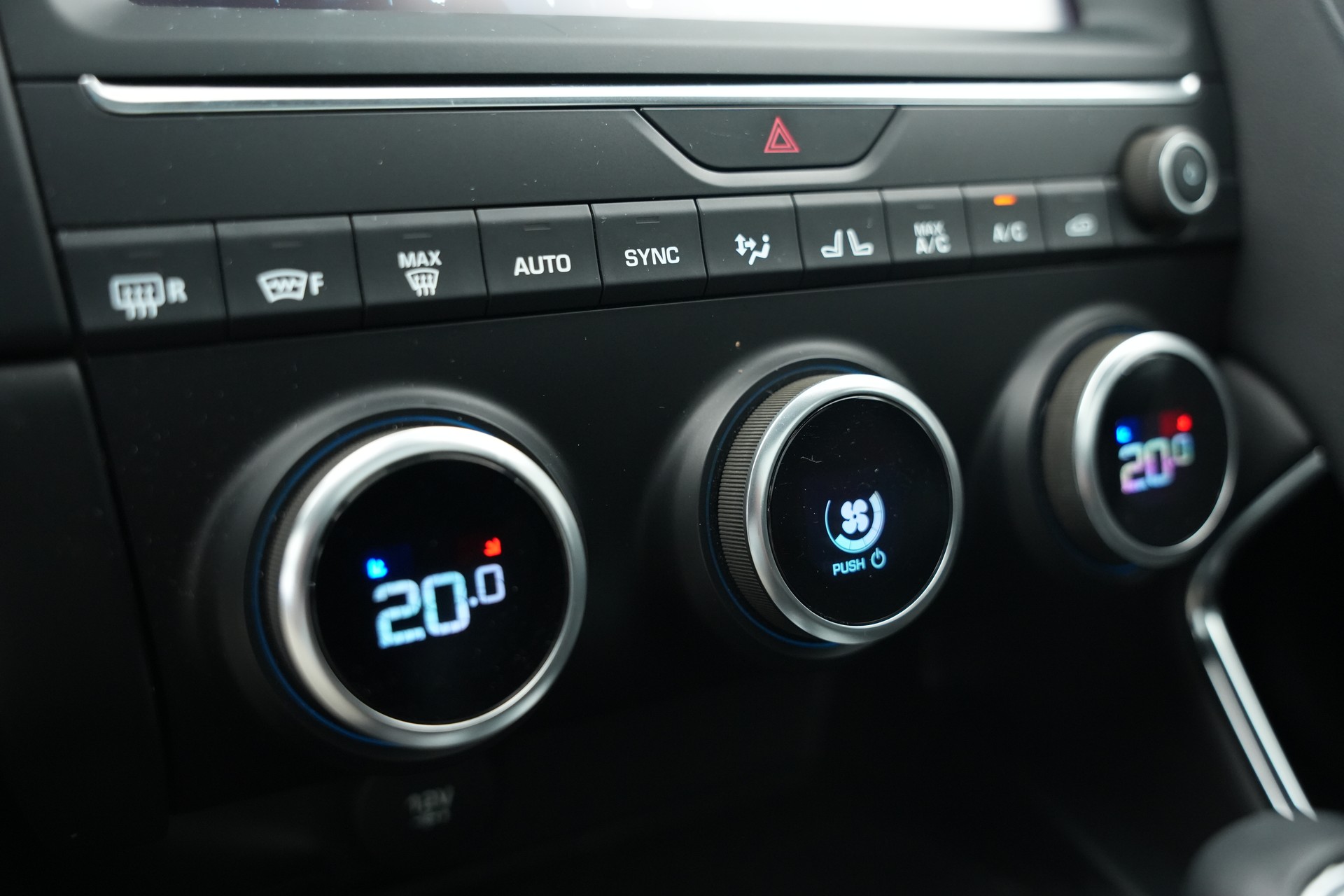 JAGUAR E-Pace 2.0 P250 R-Dynamic SE AWD Automatik-image-27