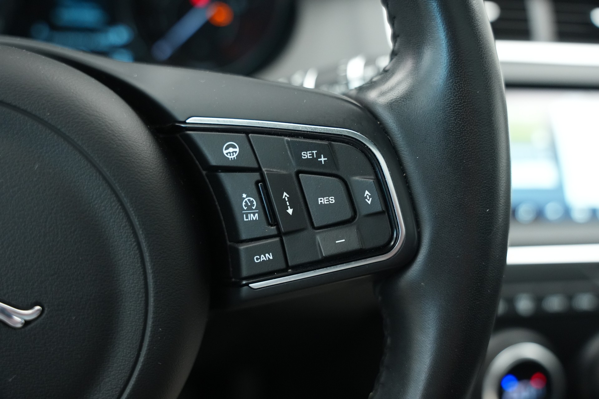 JAGUAR E-Pace 2.0 P250 R-Dynamic SE AWD Automatik-image-25