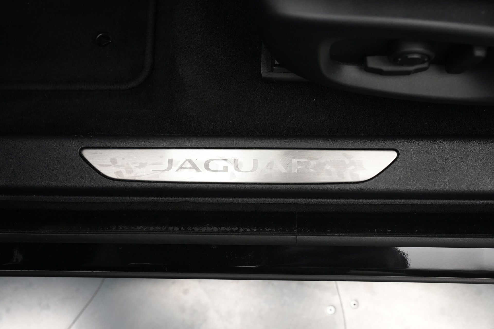 JAGUAR E-Pace 2.0 P250 R-Dynamic SE AWD Automatik-image-26