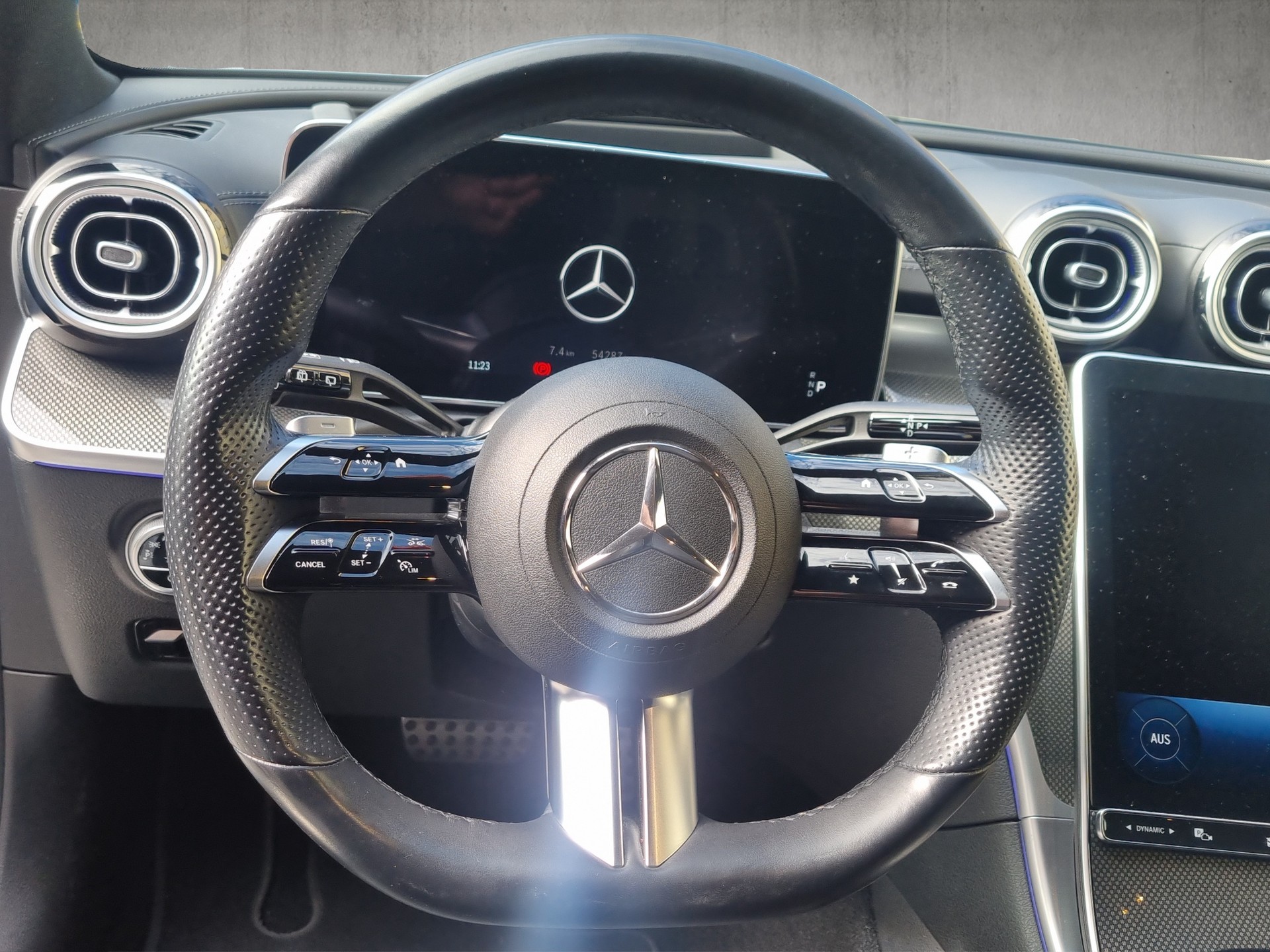 MERCEDES-BENZ C 220 d Swiss Star AMG Line 4matic Kombi-image-12