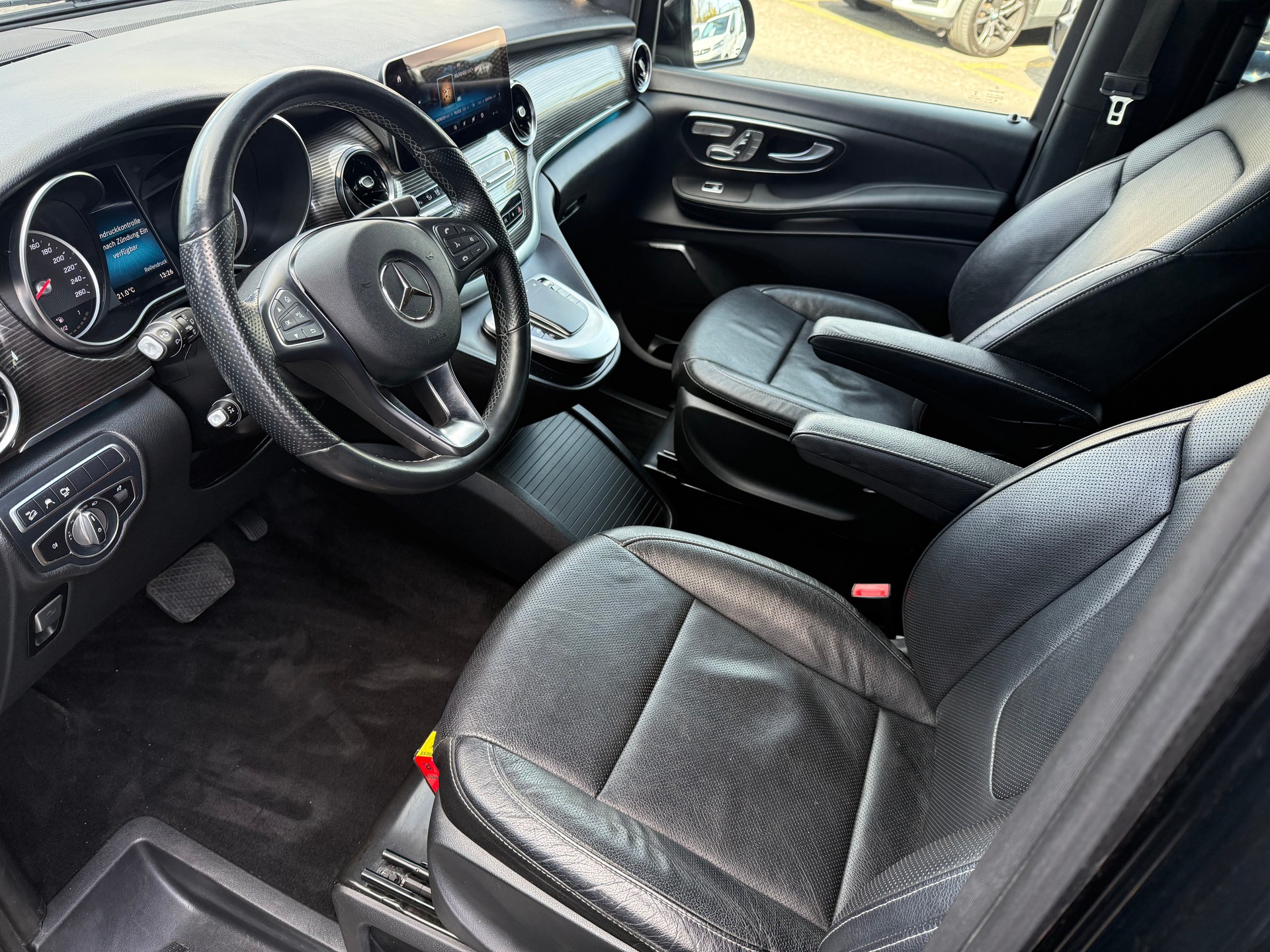MERCEDES-BENZ V 250 d lang Exclusive 4Matic 9G-Tronic-image-12