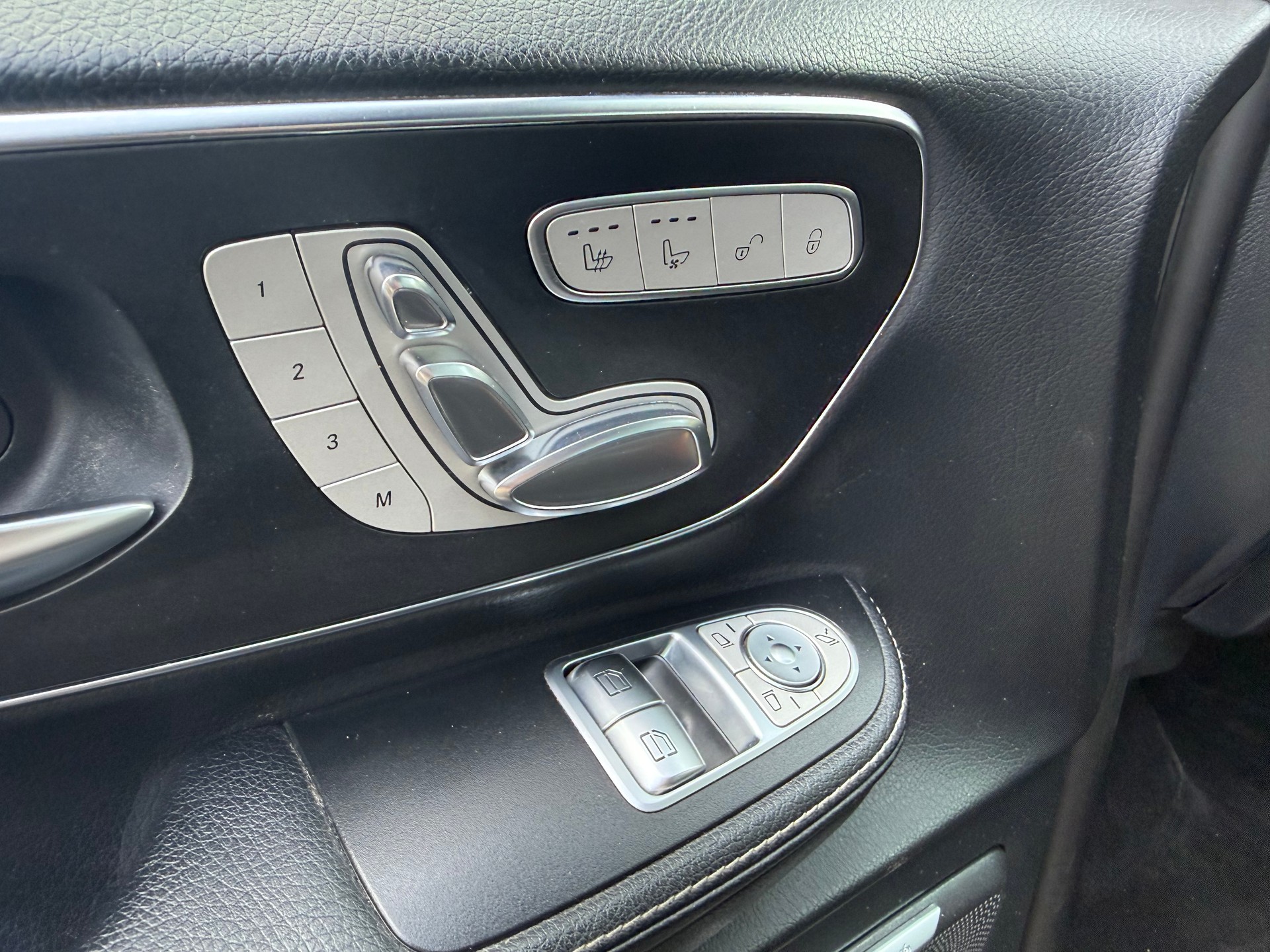 MERCEDES-BENZ V 250 d lang Exclusive 4Matic 9G-Tronic-image-24