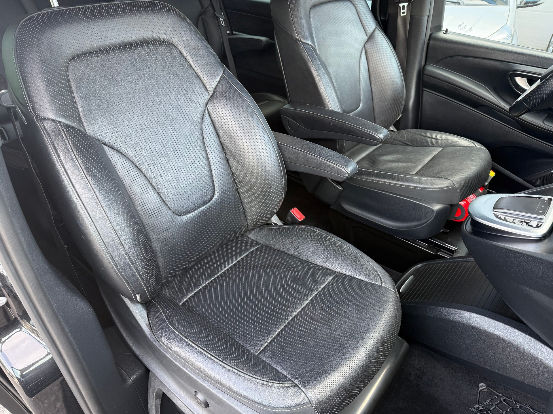 MERCEDES-BENZ V 250 d lang Exclusive 4Matic 9G-Tronic-image-15