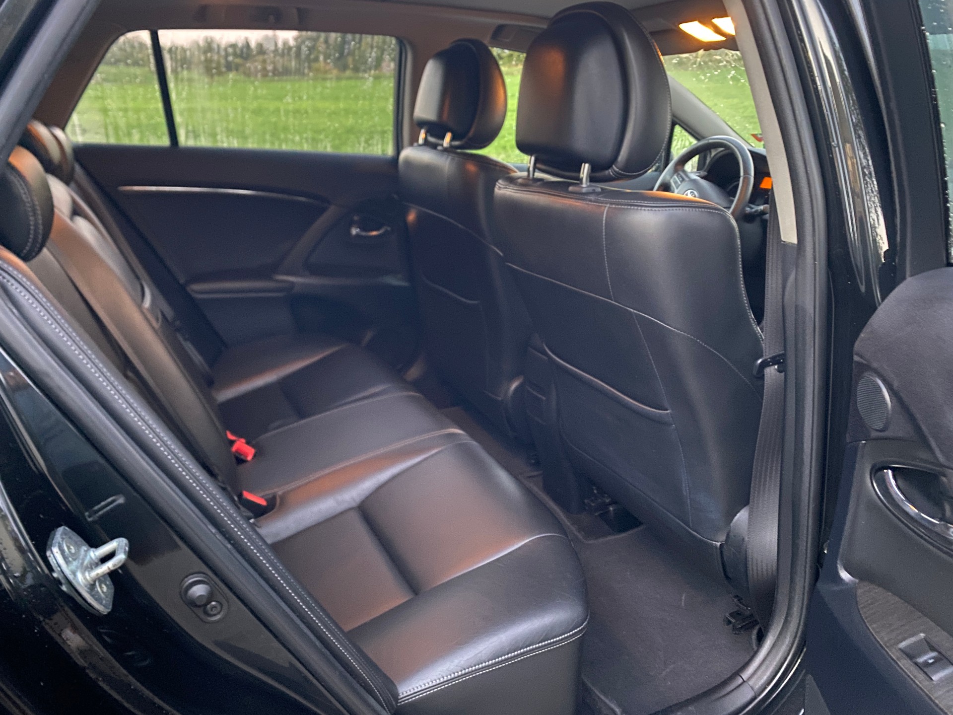 TOYOTA Avensis Sportswagon 2.2D-CAT Linea Sol Premium A-image-11