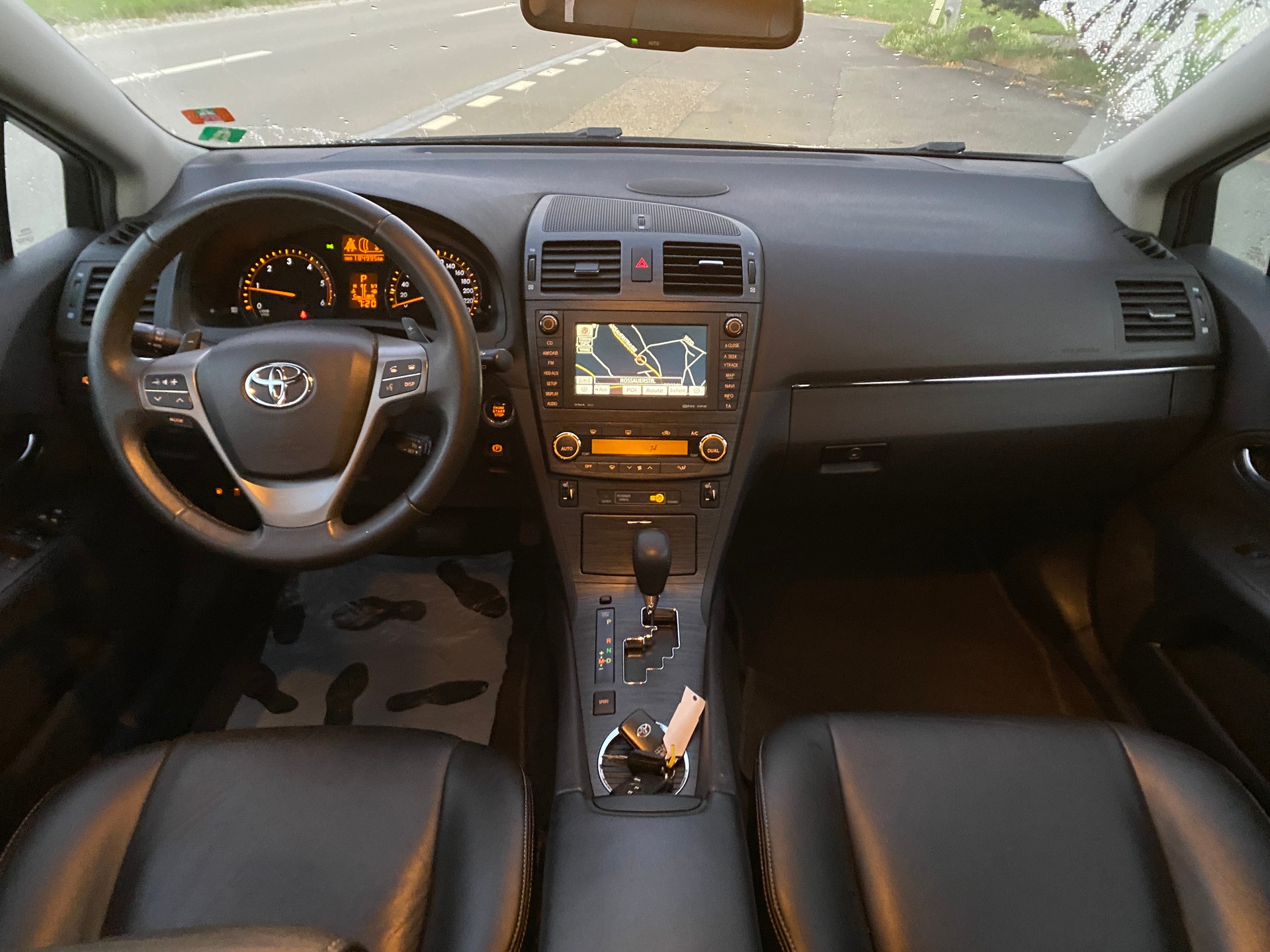TOYOTA Avensis Sportswagon 2.2D-CAT Linea Sol Premium A-image-8