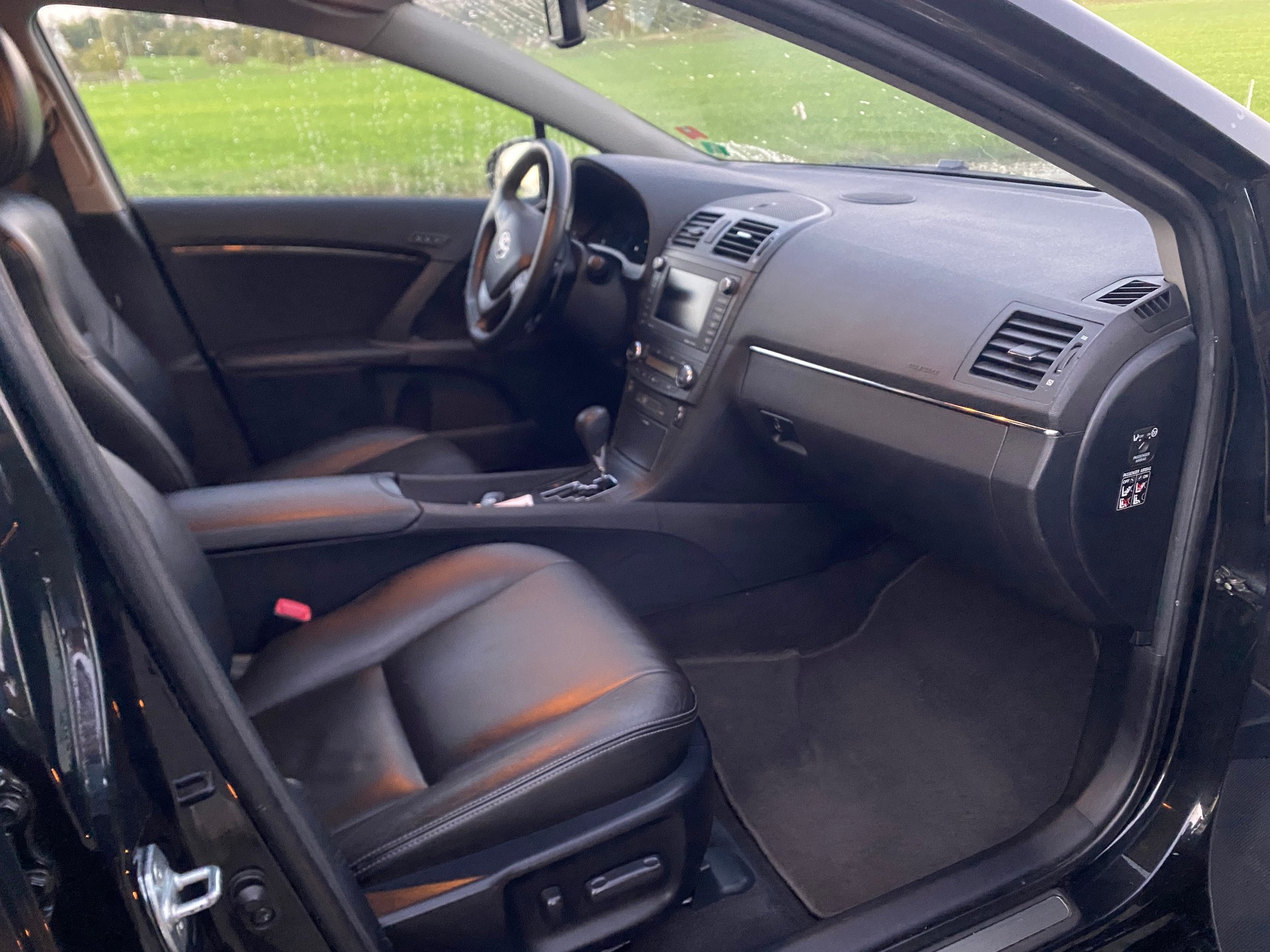 TOYOTA Avensis Sportswagon 2.2D-CAT Linea Sol Premium A-image-10