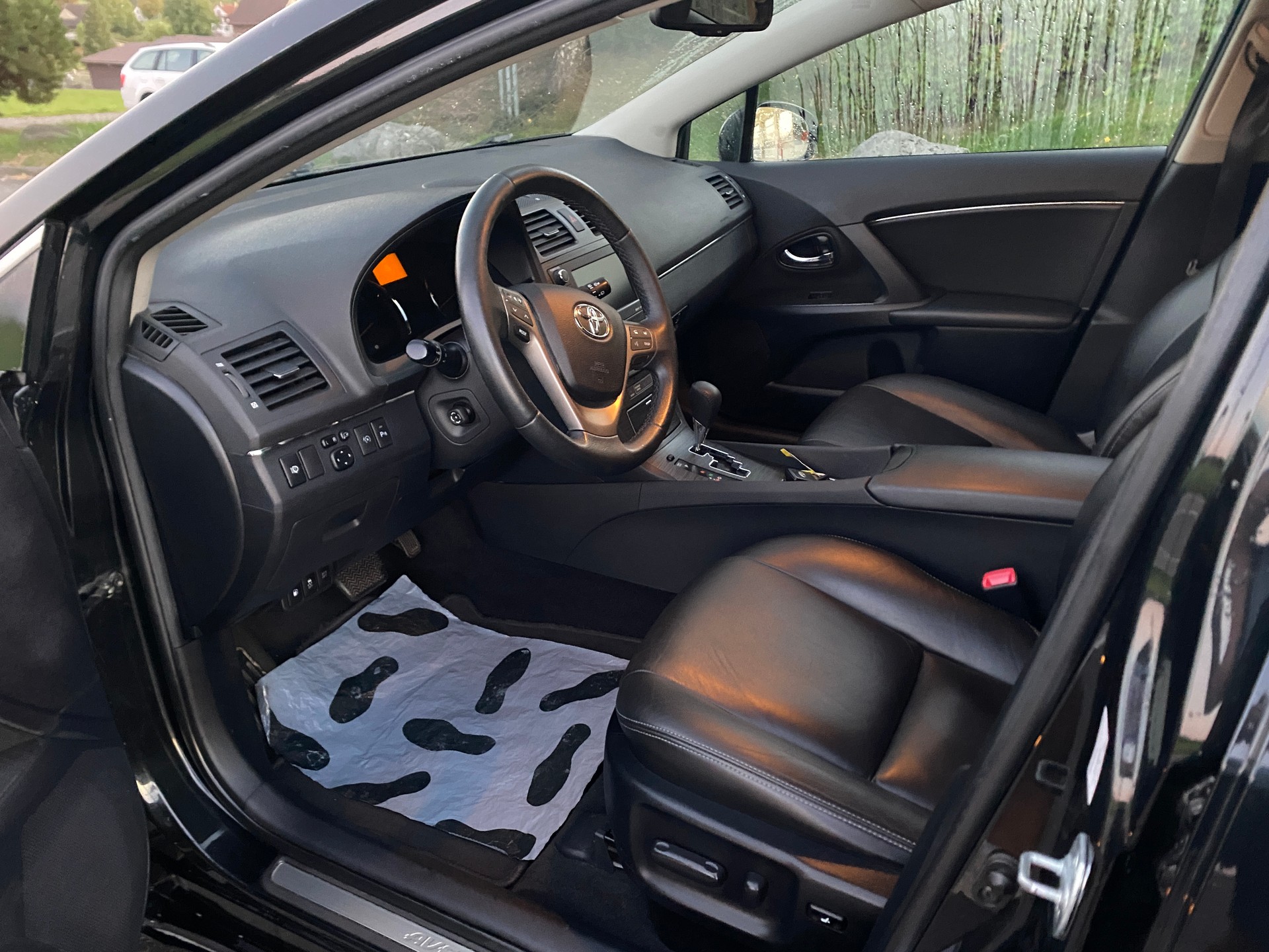 TOYOTA Avensis Sportswagon 2.2D-CAT Linea Sol Premium A-image-9