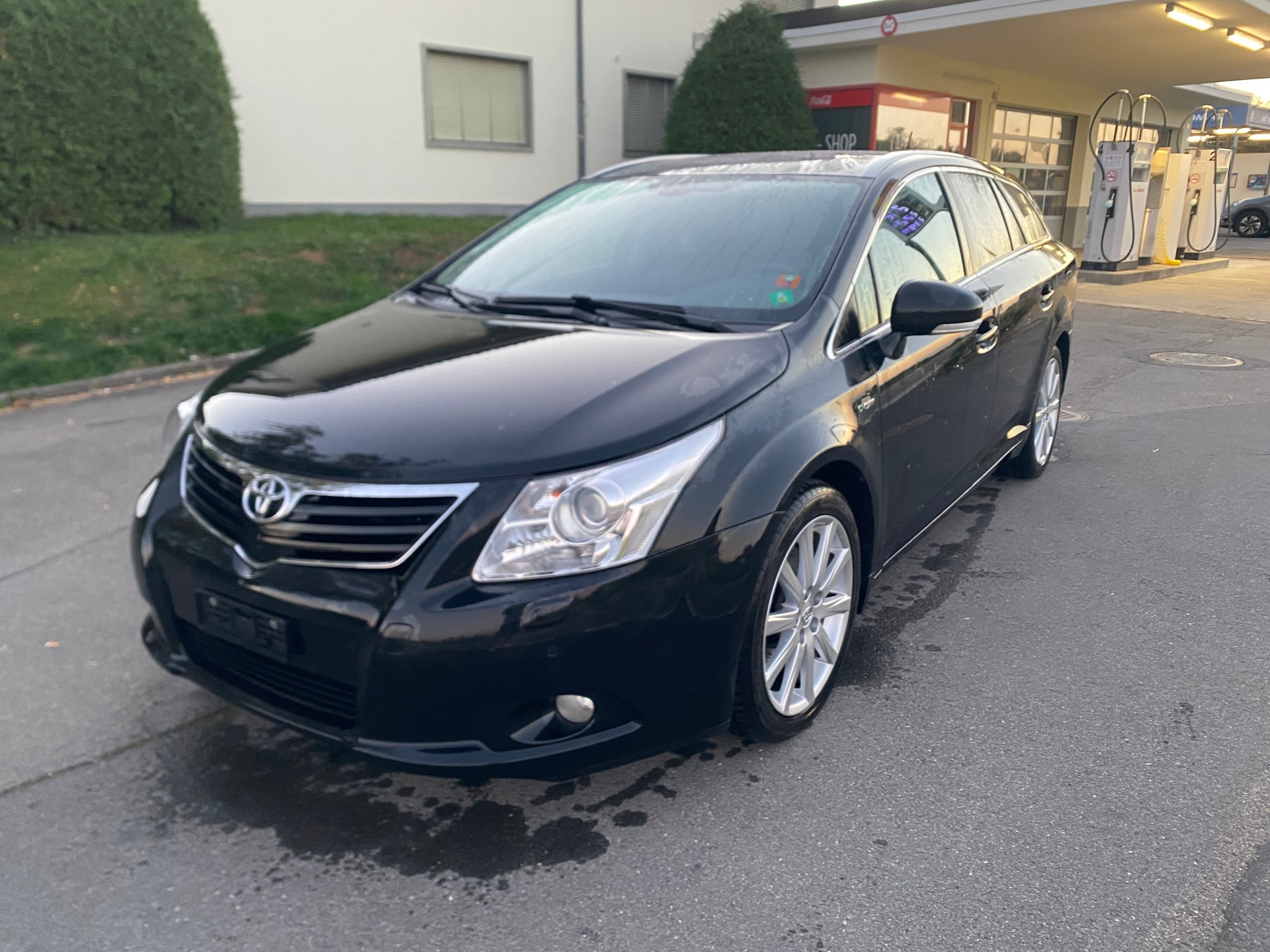 TOYOTA Avensis Sportswagon 2.2D-CAT Linea Sol Premium A-image-0