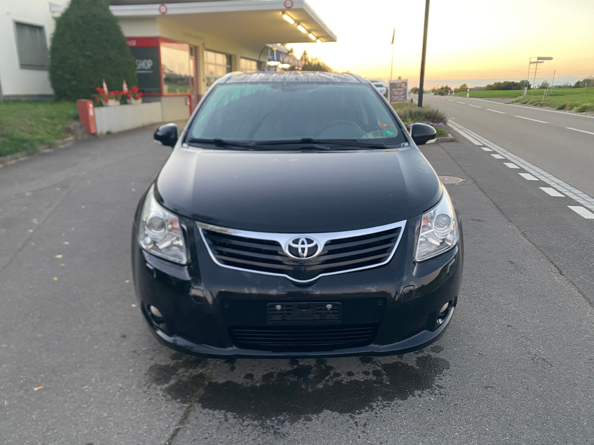 TOYOTA Avensis Sportswagon 2.2D-CAT Linea Sol Premium A-image-2