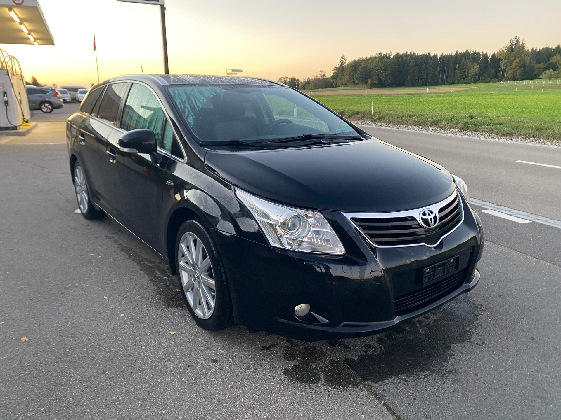 TOYOTA Avensis Sportswagon 2.2D-CAT Linea Sol Premium A-image-1