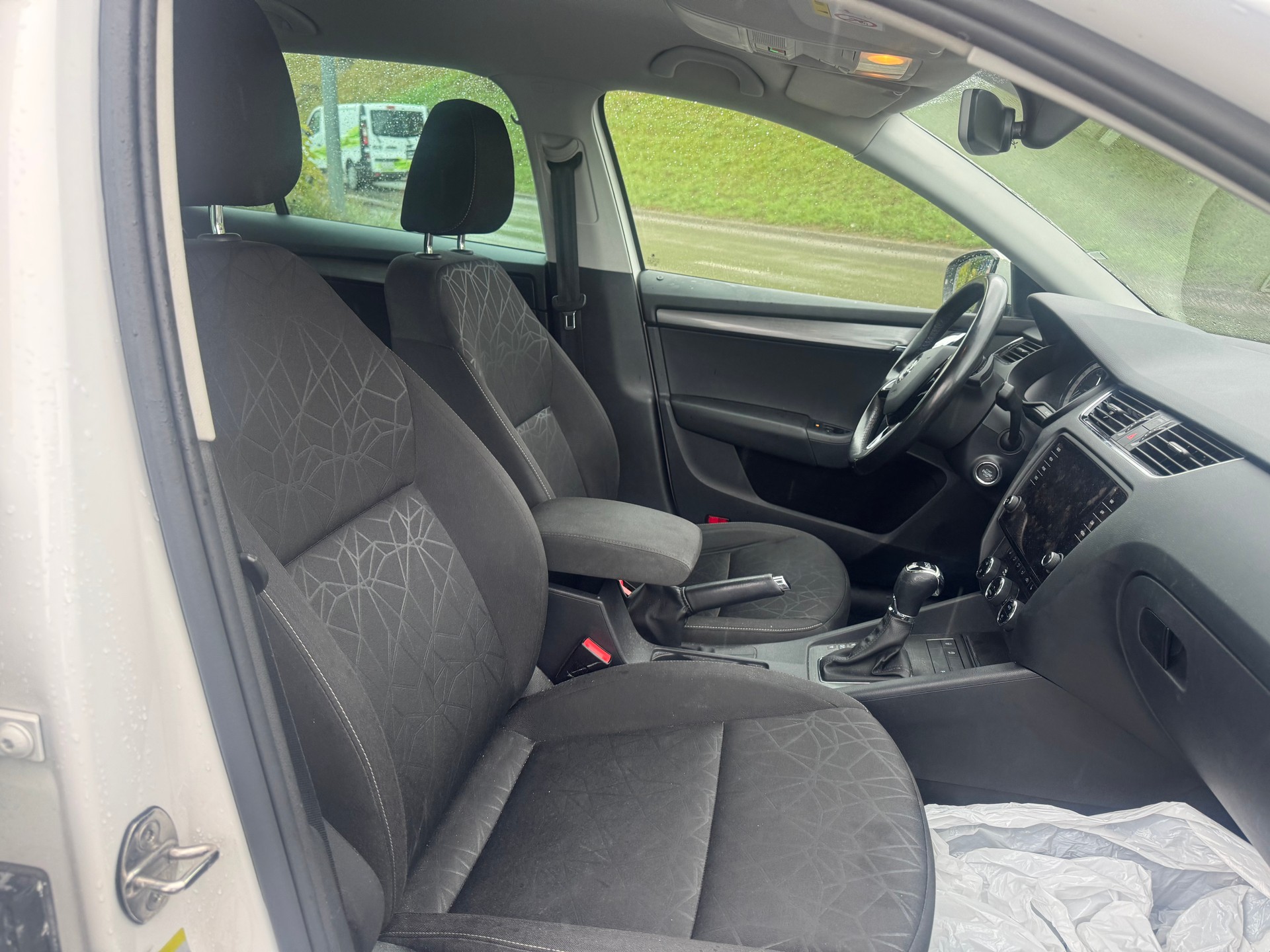 SKODA Octavia Combi 2.0 TDI Clever 4x4 DSG-image-7