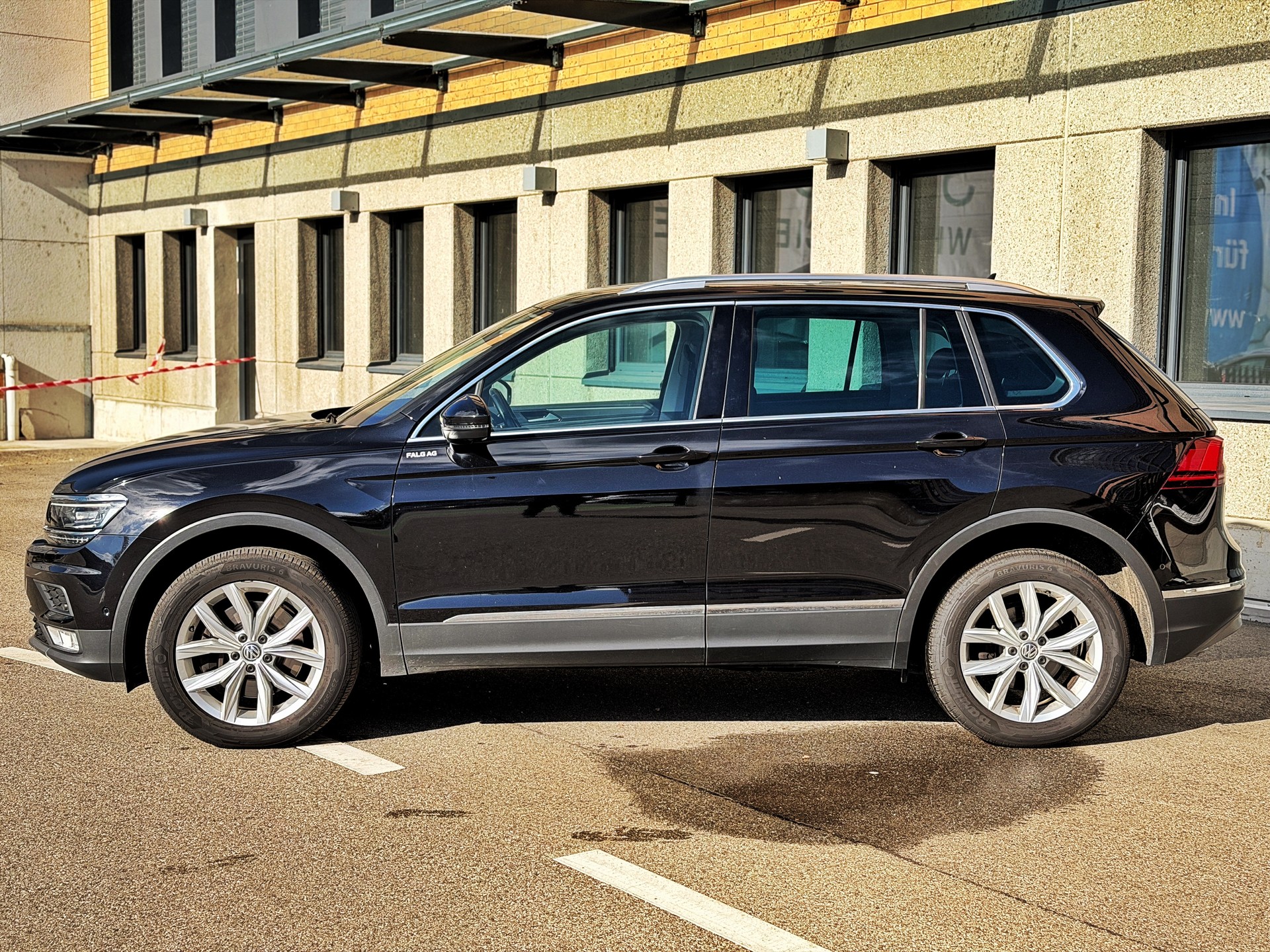 VW Tiguan 2.0 TDI SCR Highline 4Motion DSG-image-1