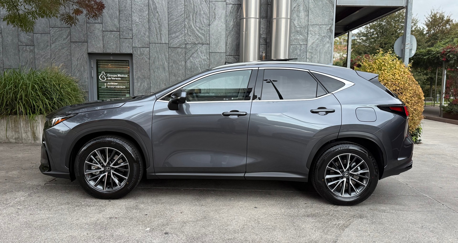 LEXUS NX 450h+ E-FOUR Comfort-image-4