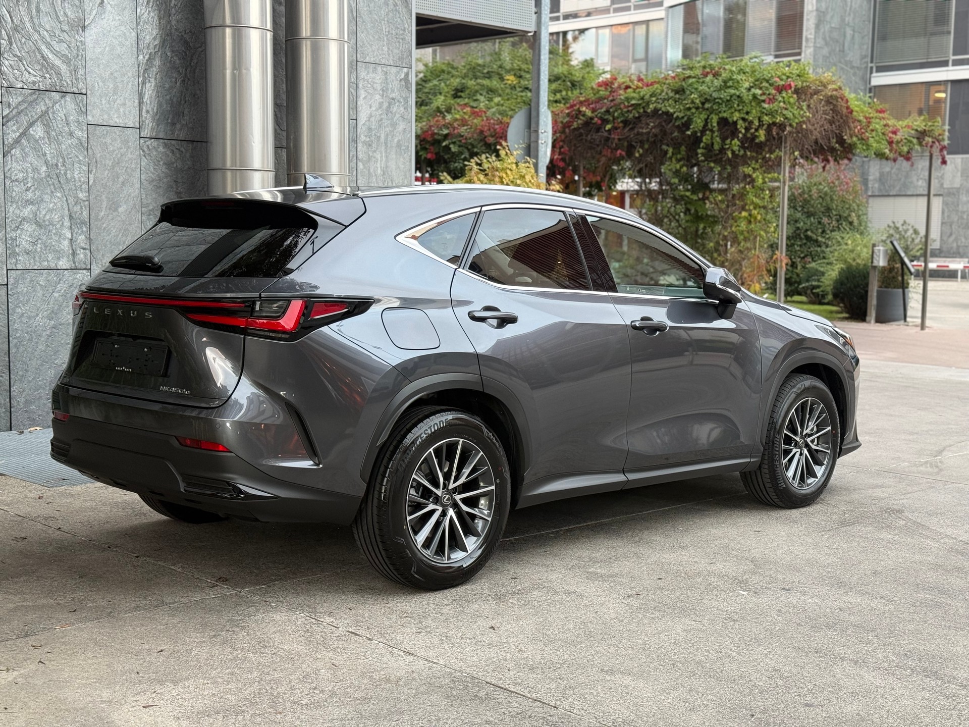 LEXUS NX 450h+ E-FOUR Comfort-image-3