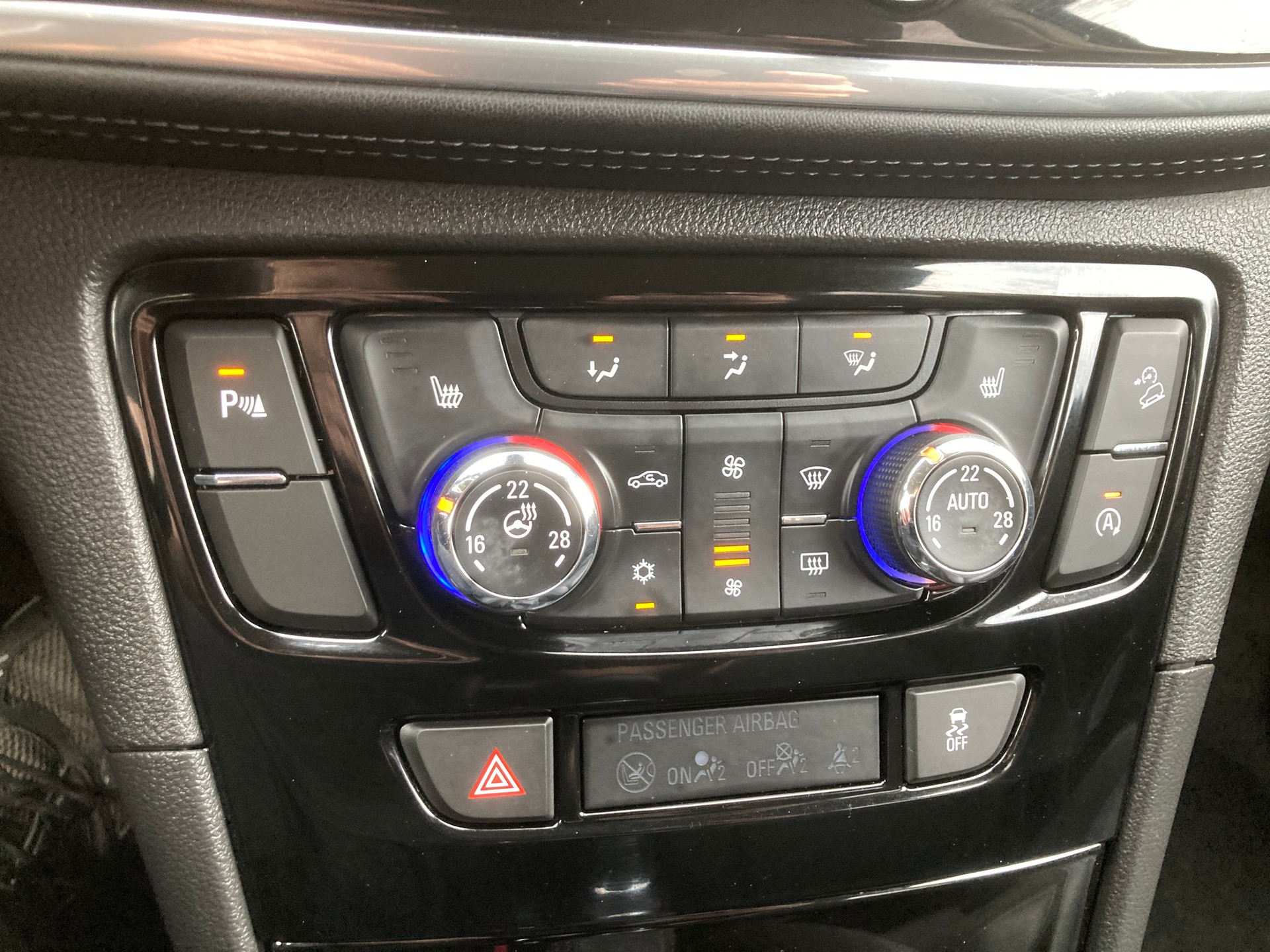 OPEL Mokka X 1.4i 16V Turbo Excellence 4WD-image-11