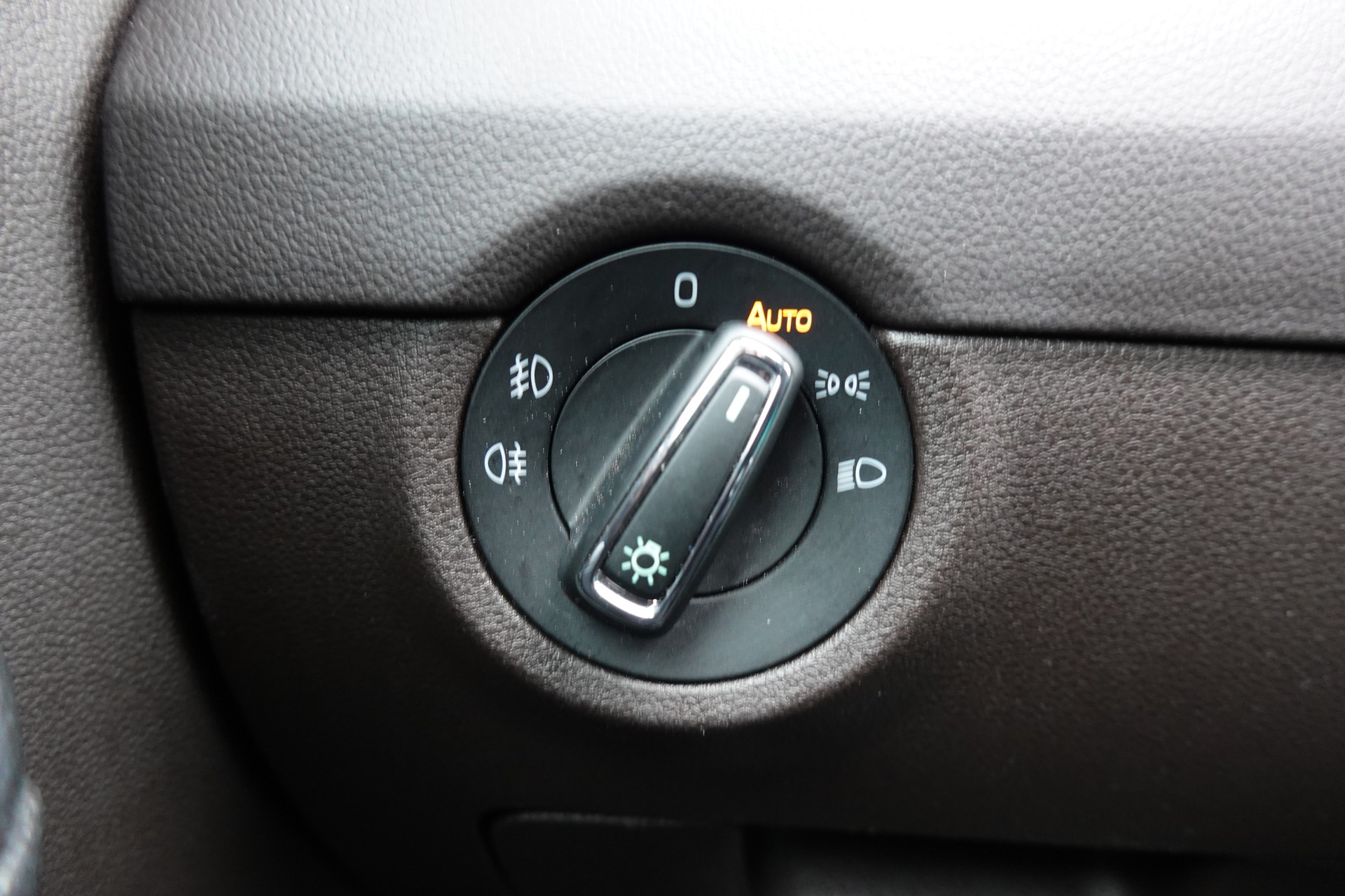 SKODA Octavia Combi 2.0 TDI 4x4 "* CH Auto * Capteurs avant/arrière * Tempomat Adaptatif * Clim Auto * Crochet attelage *"-image-15