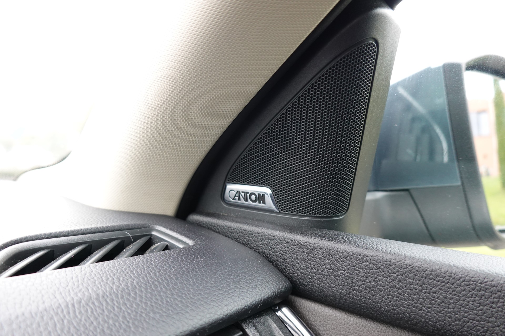 SKODA Octavia Combi 2.0 TDI 4x4 "* CH Auto * Capteurs avant/arrière * Tempomat Adaptatif * Clim Auto * Crochet attelage *"-image-21
