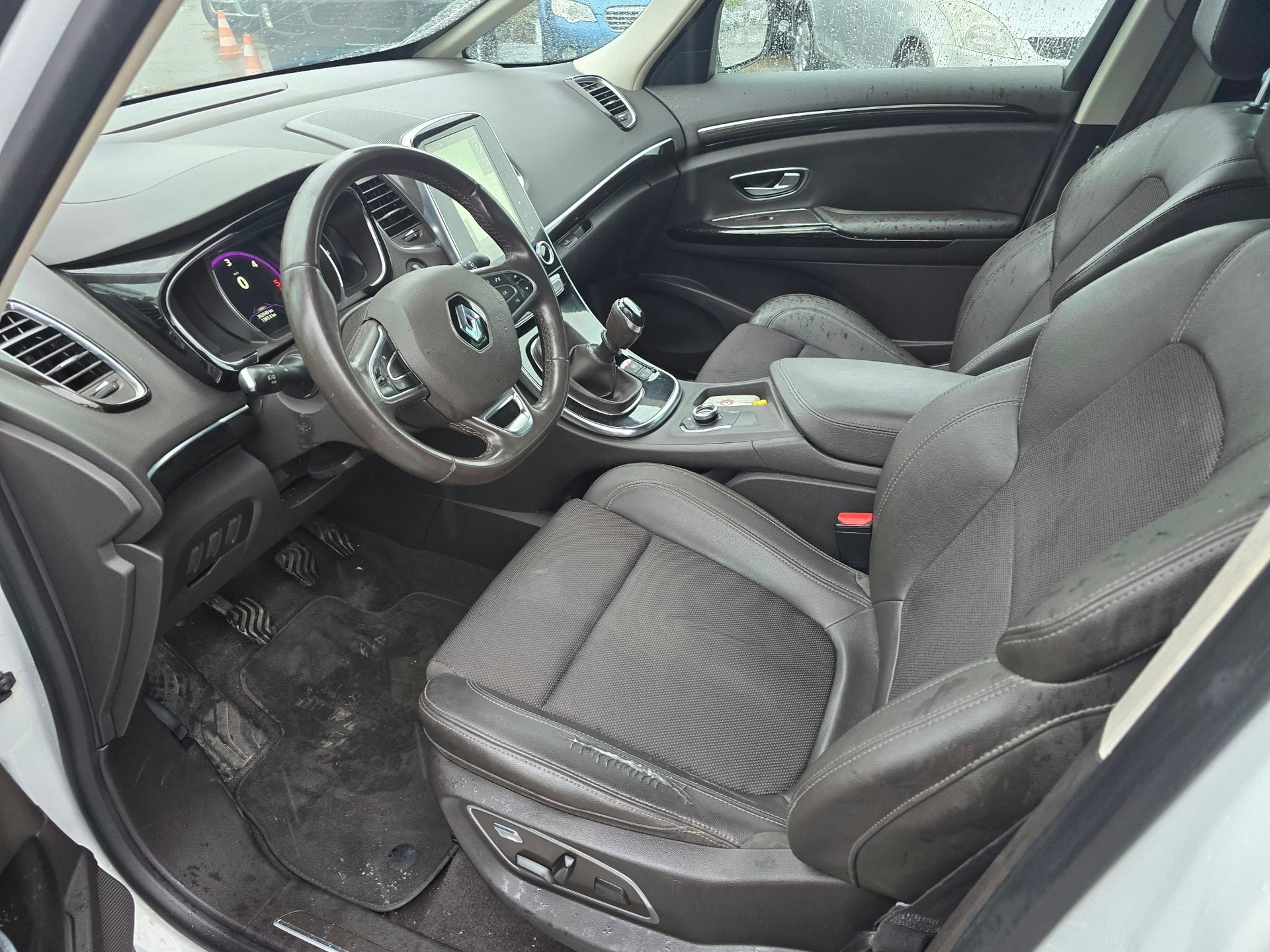 RENAULT Espace 1.6 dCi Intens-image-9
