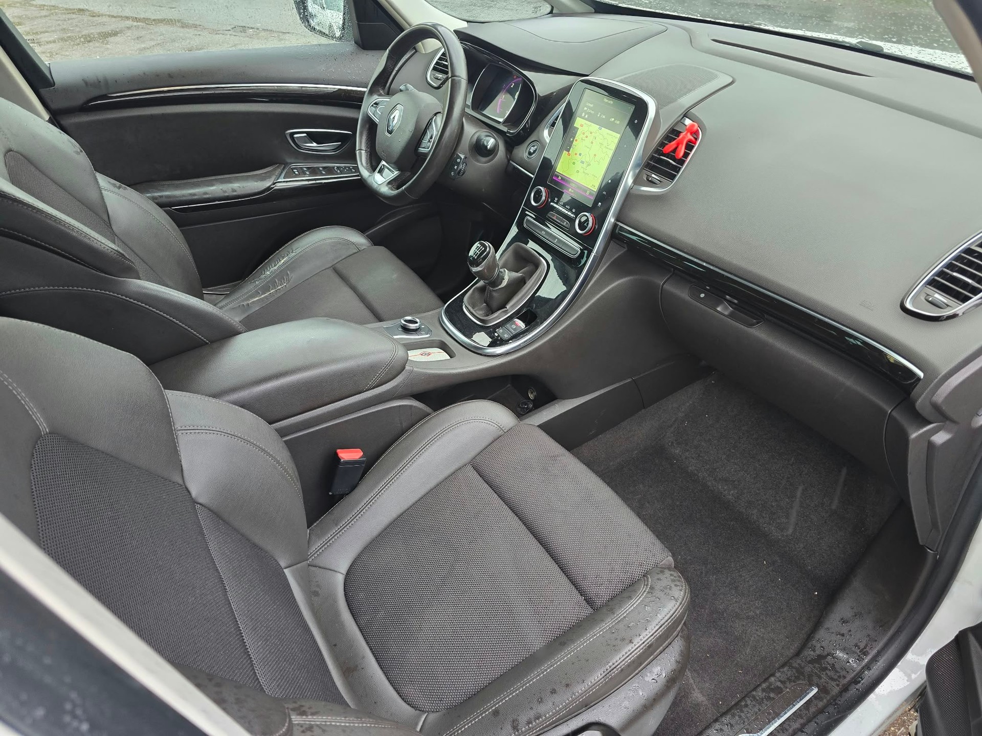 RENAULT Espace 1.6 dCi Intens-image-12