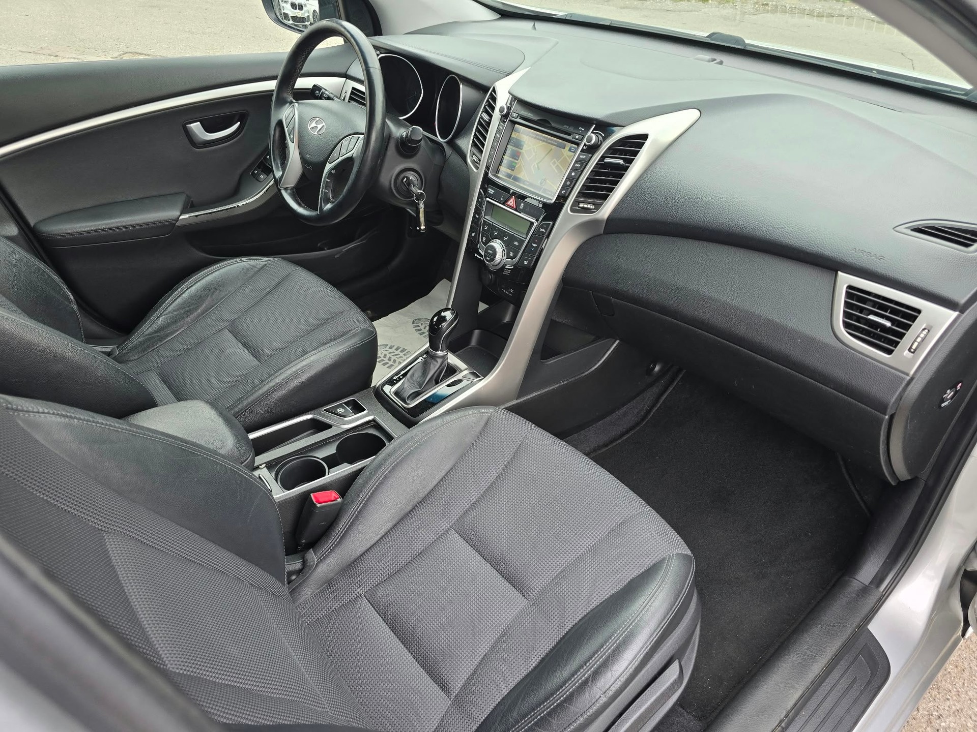 HYUNDAI i30 Wagon 1.6 CRDi GO Automatic DCT-image-14
