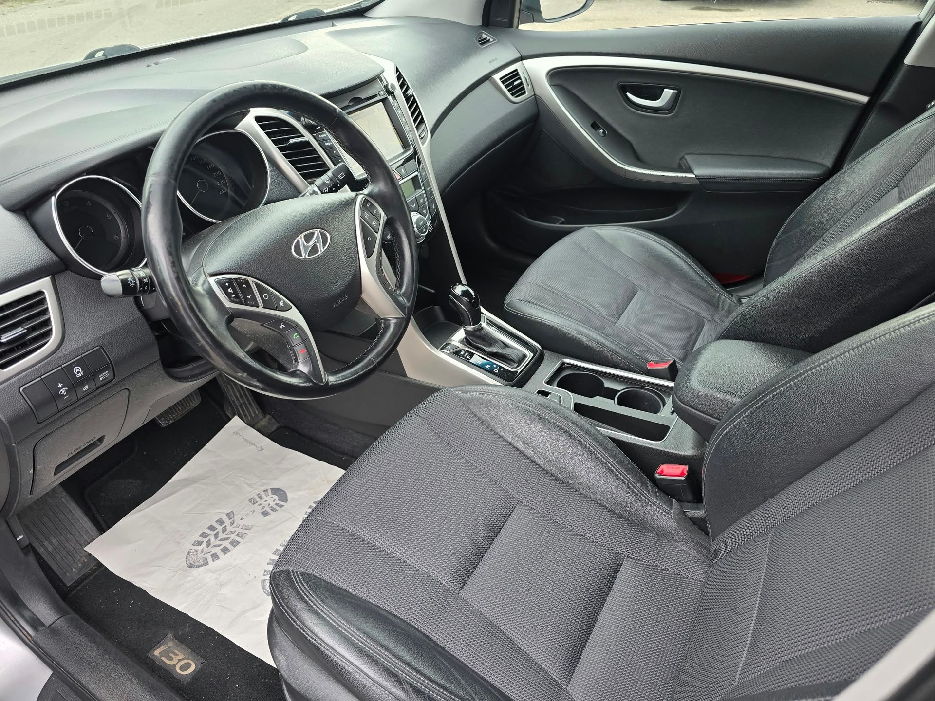 HYUNDAI i30 Wagon 1.6 CRDi GO Automatic DCT-image-13