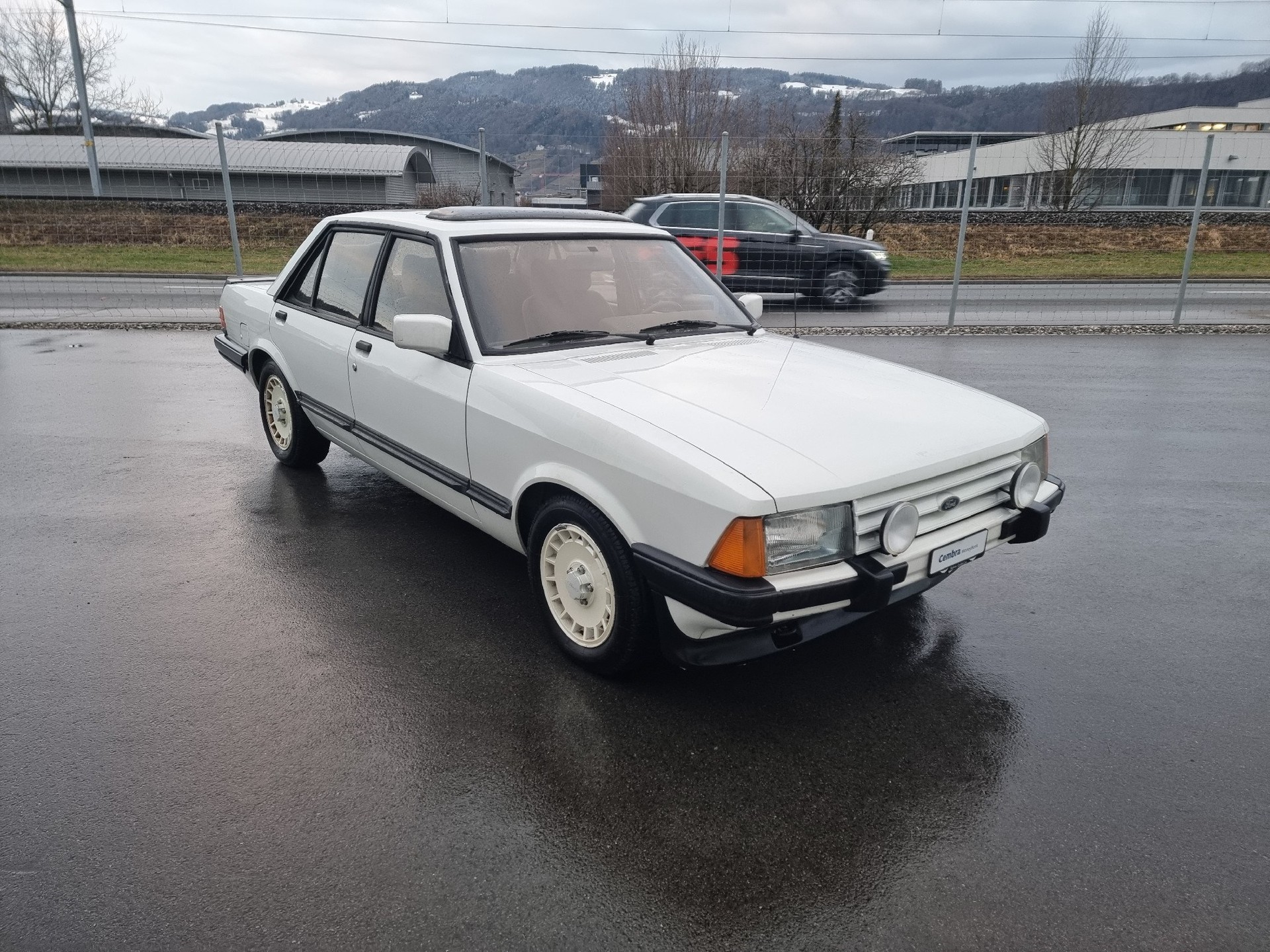 FORD Granada 2800i V6 (GLS)-showroom-element-2