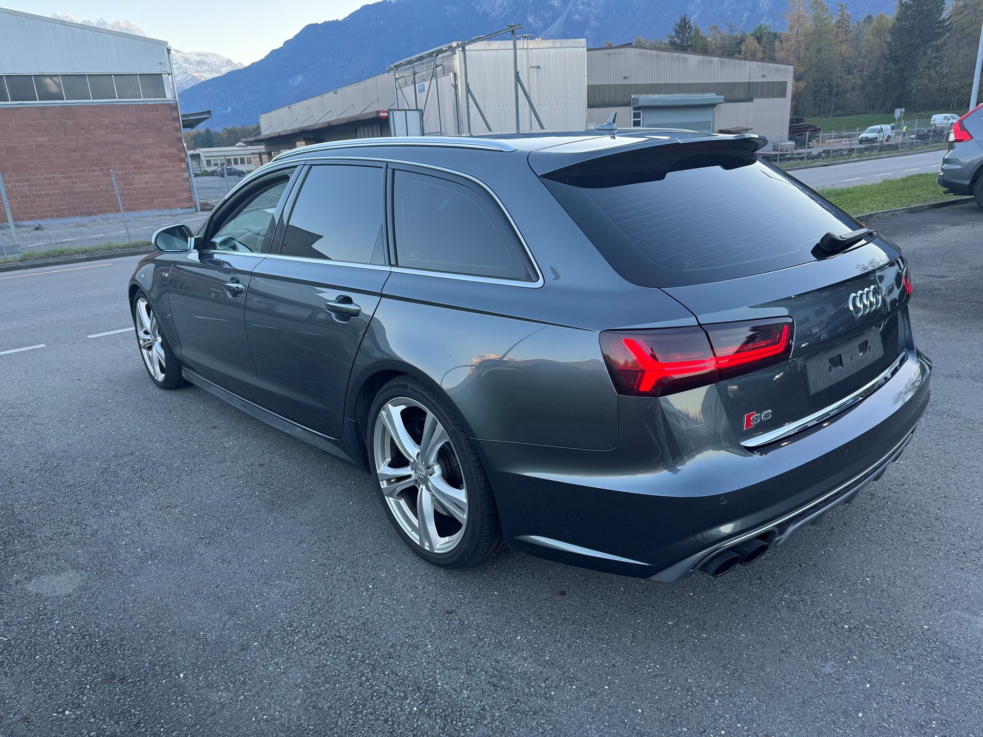 AUDI S6 Avant 4.0 TFSI V8 quattro S-tronic-image-5