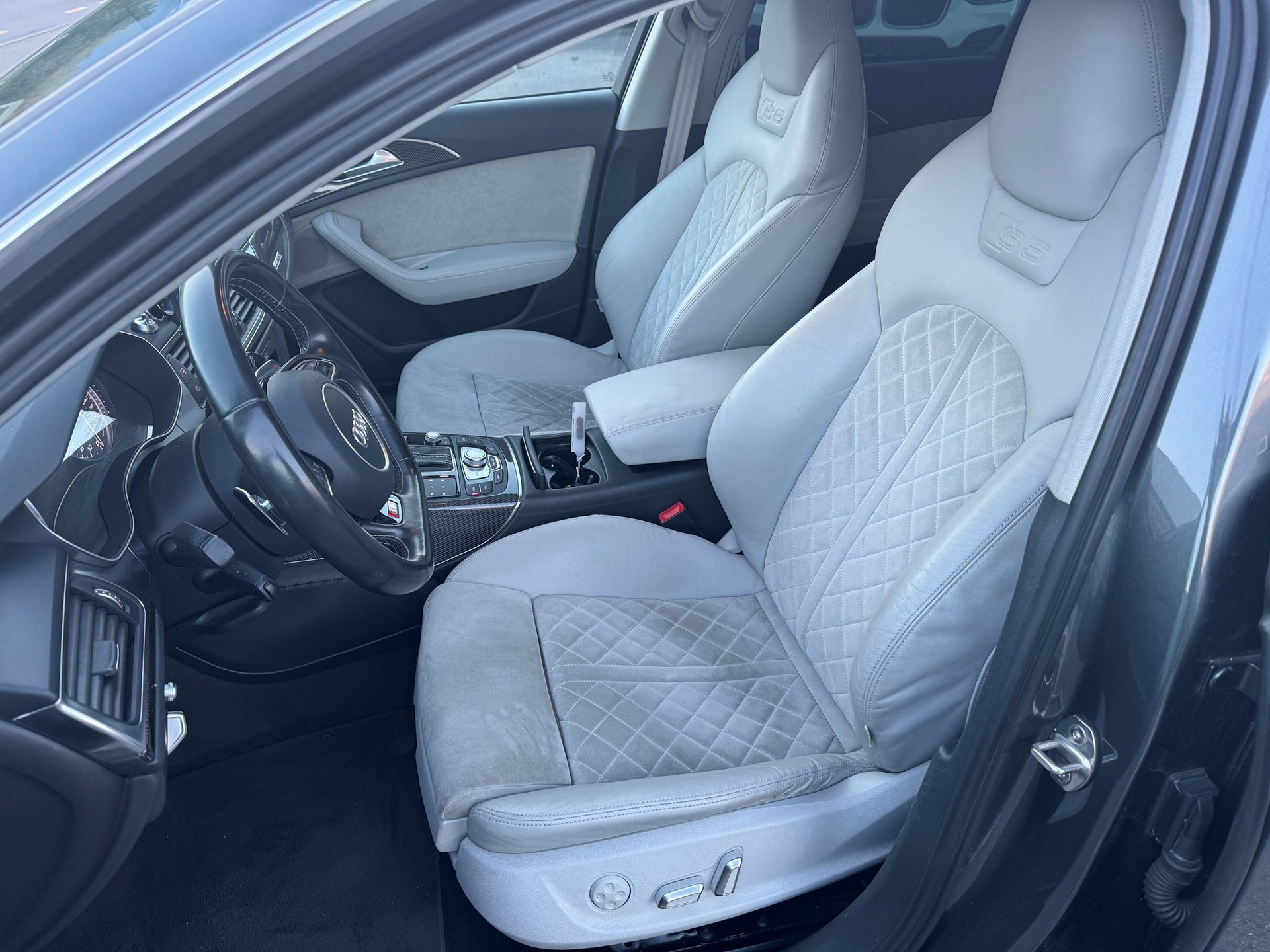 AUDI S6 Avant 4.0 TFSI V8 quattro S-tronic-image-9