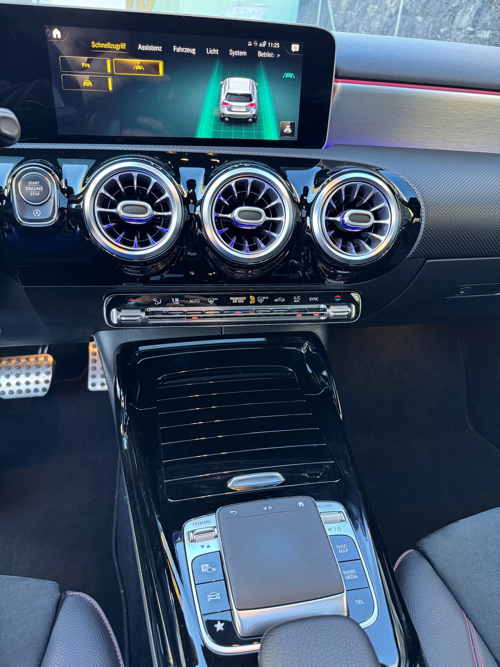 MERCEDES-BENZ A 35 AMG 4Matic Speedshift-image-10