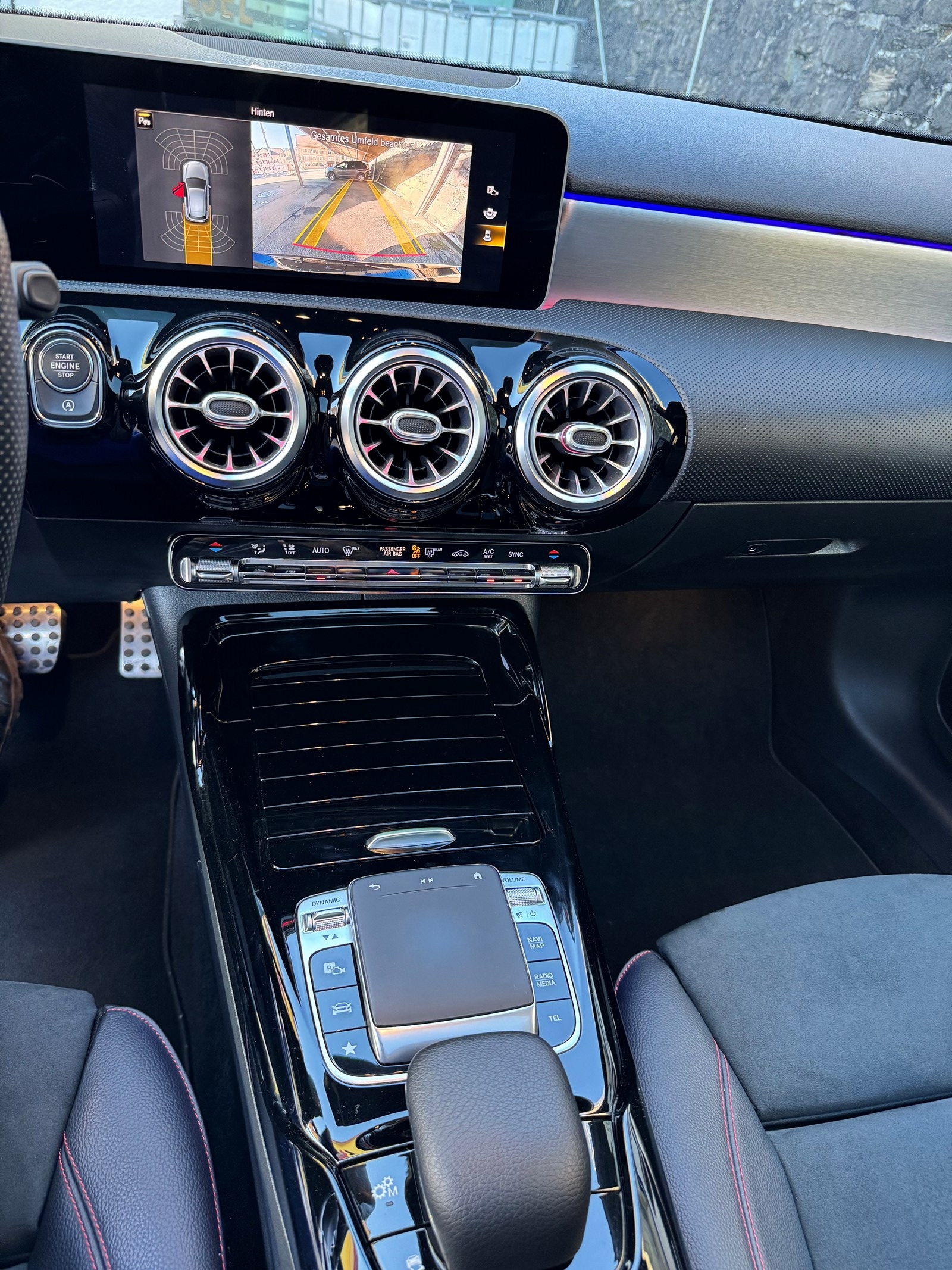 MERCEDES-BENZ A 35 AMG 4Matic Speedshift-image-11