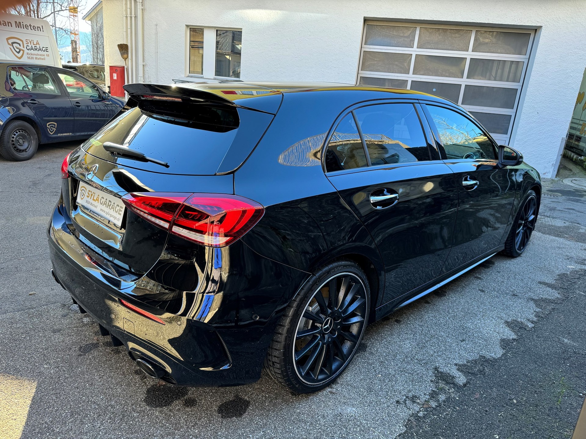 MERCEDES-BENZ A 35 AMG 4Matic Speedshift-image-4