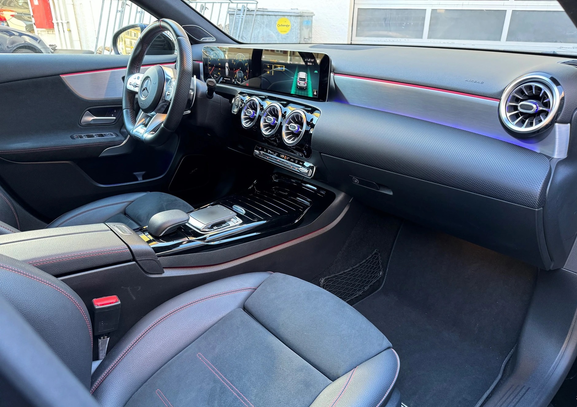 MERCEDES-BENZ A 35 AMG 4Matic Speedshift-image-9