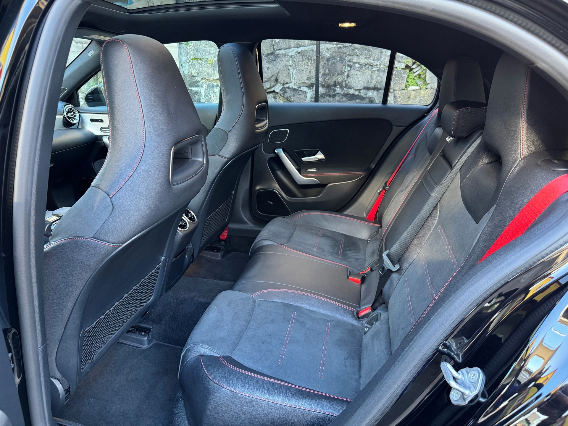 MERCEDES-BENZ A 35 AMG 4Matic Speedshift-image-13