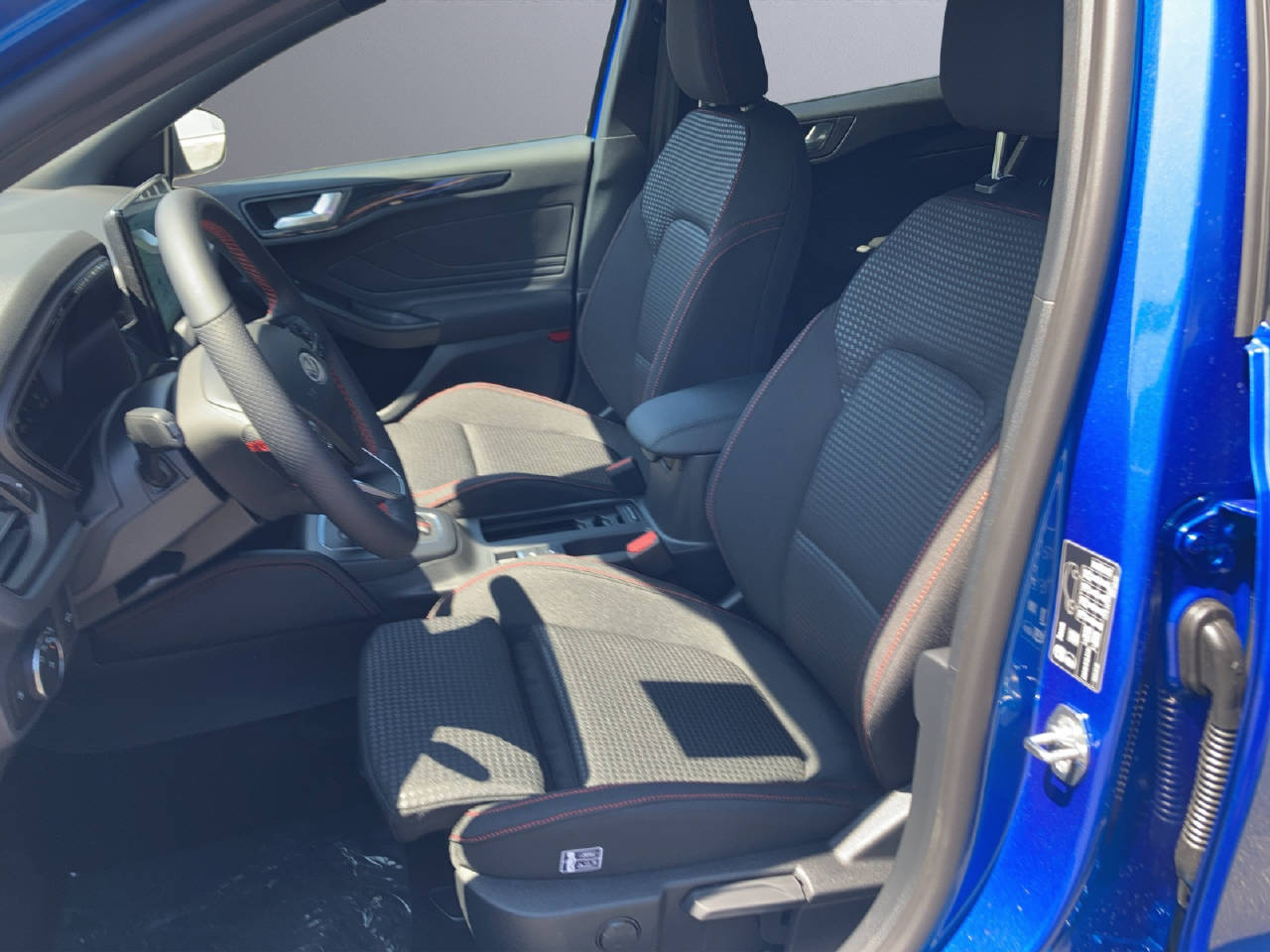 FORD Focus Station Wagon 1.0i mHEV 155 PS ST-Line X-image-4