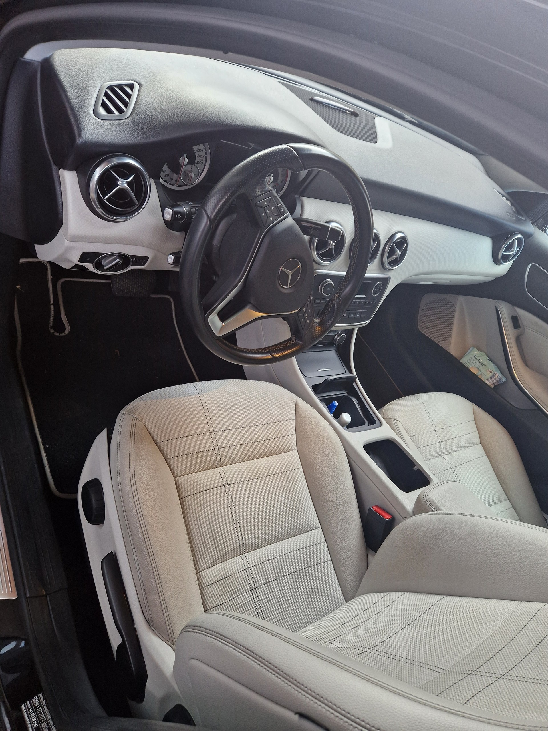 MERCEDES-BENZ A 180 Urban 7G-DCT-image-3