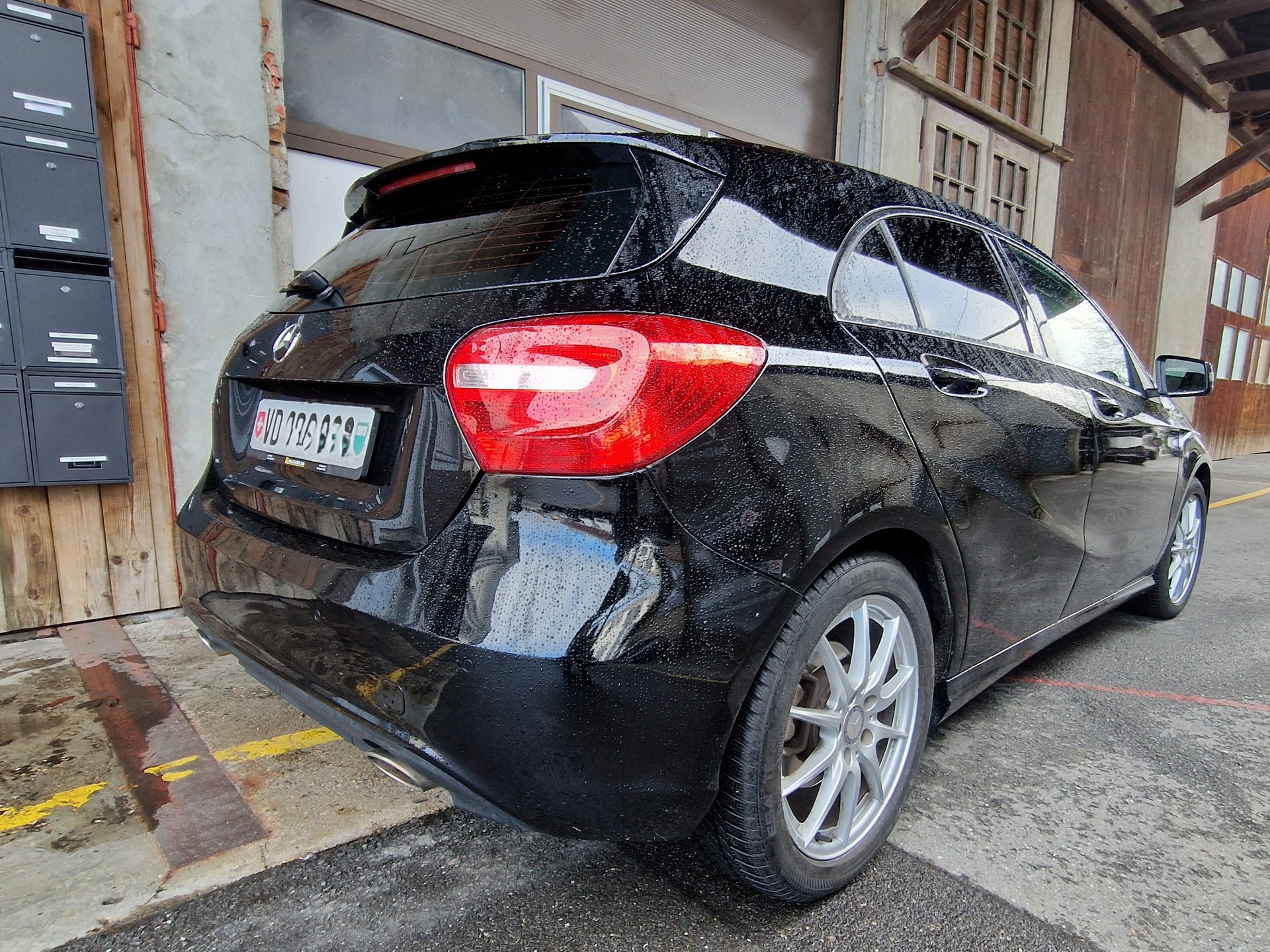 MERCEDES-BENZ A 180 Urban 7G-DCT-image-1