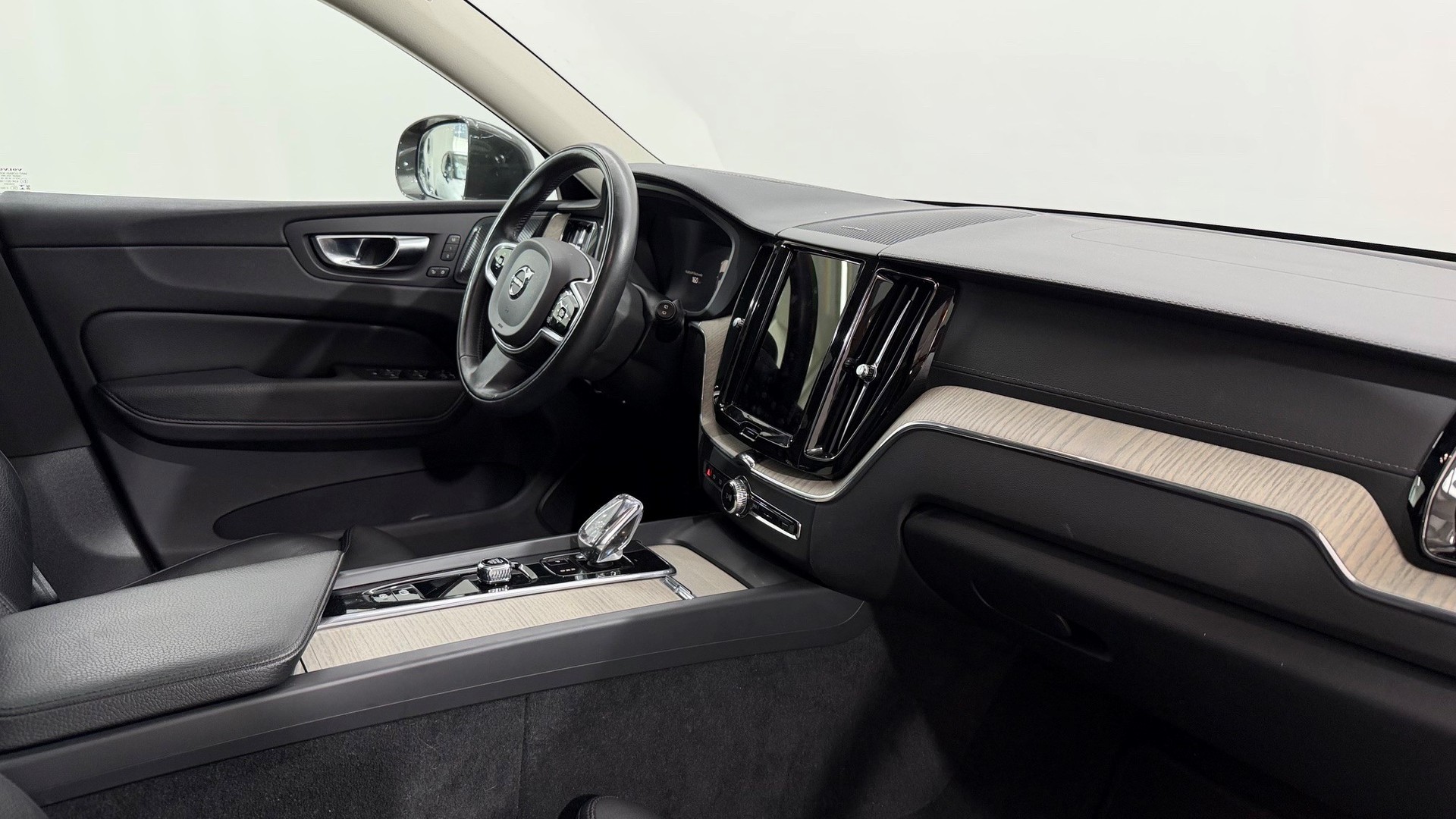 VOLVO XC60 2.0 T8 TE Inscription eAW-image-3
