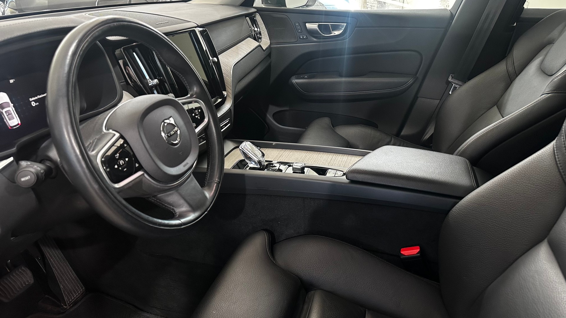 VOLVO XC60 2.0 T8 TE Inscription eAW-image-3