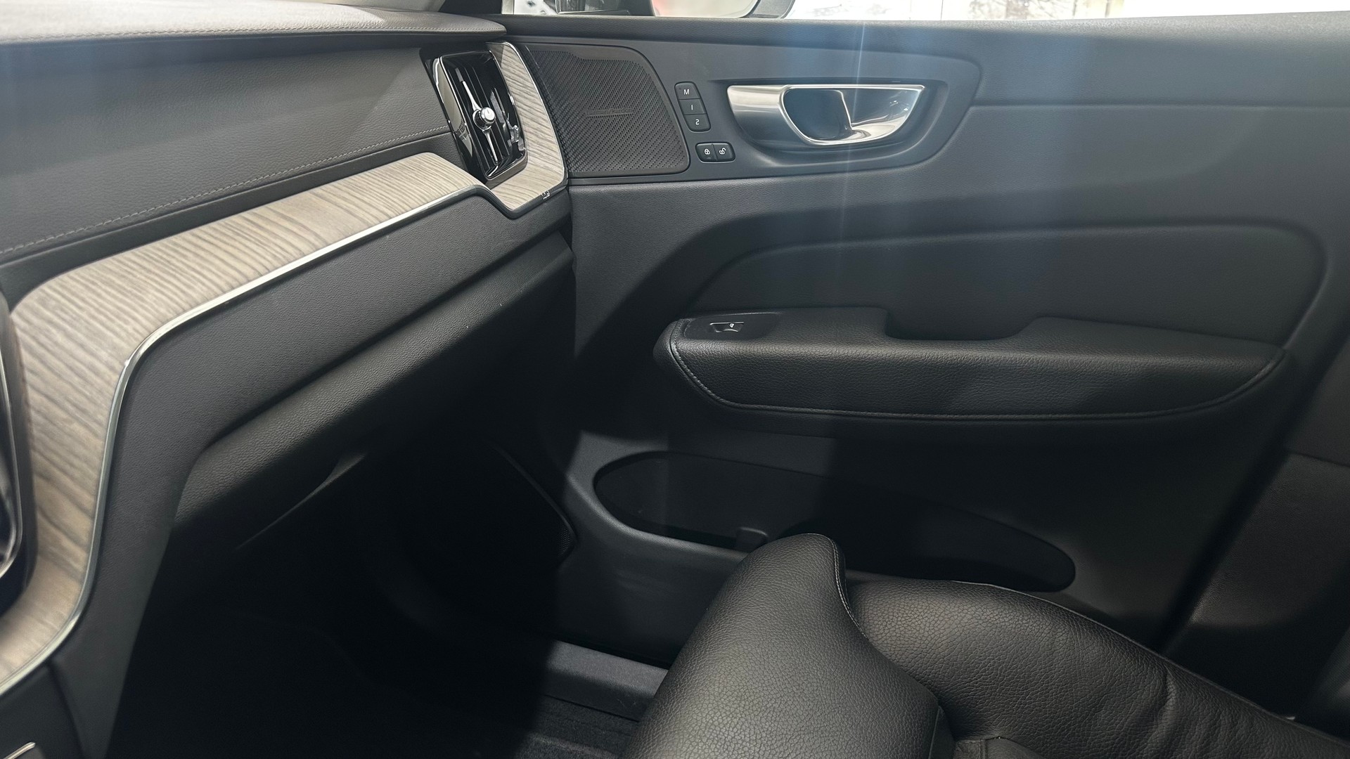 VOLVO XC60 2.0 T8 TE Inscription eAW-image-13
