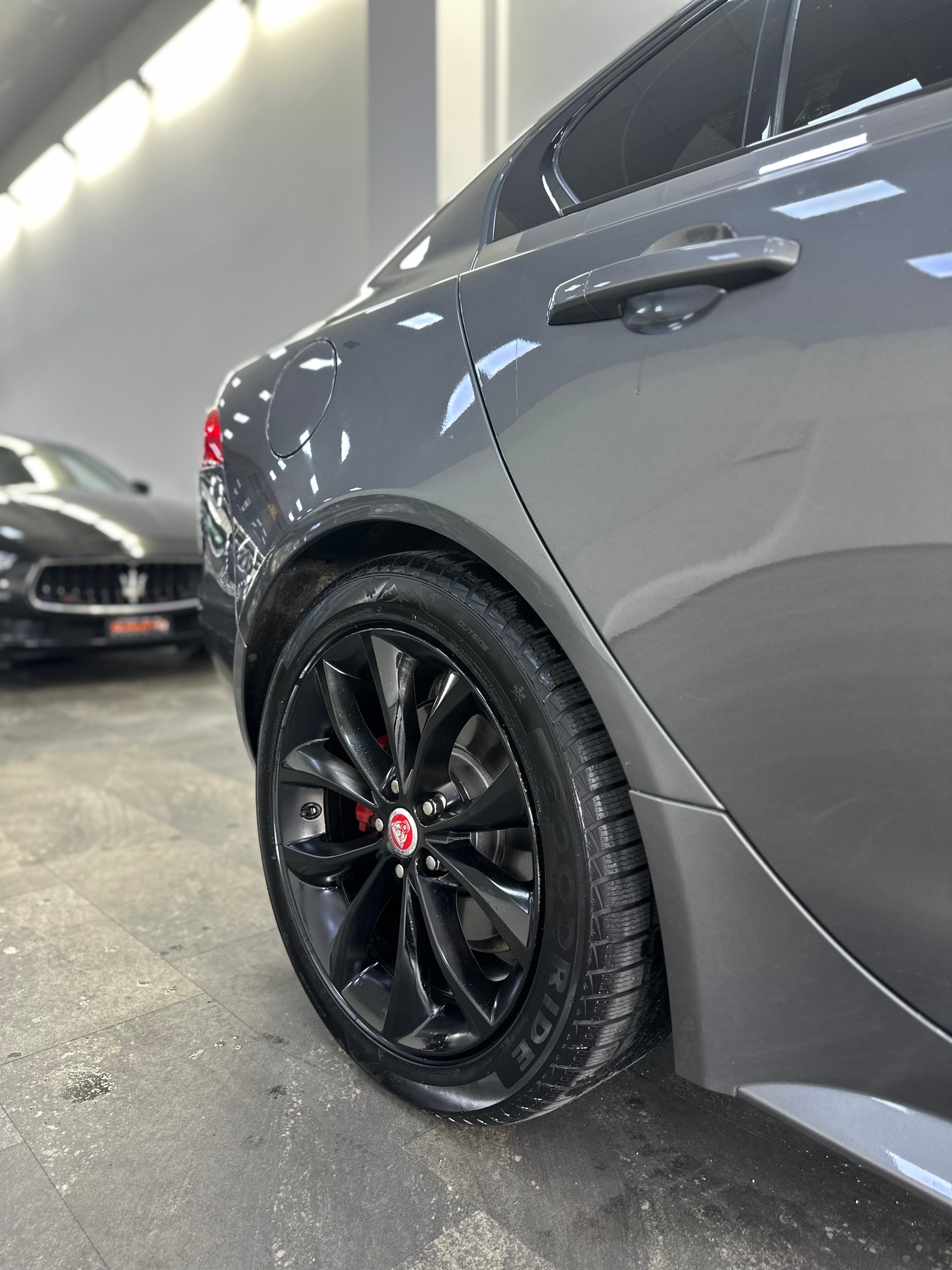JAGUAR XE 20d R-Sport Automat-image-7
